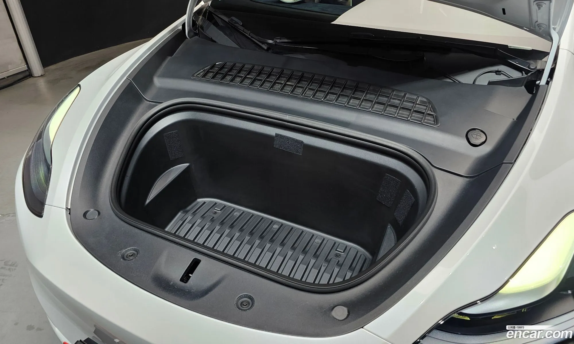 Tesla Model Y 2024 LRWYGCFS3RC562976 — 26