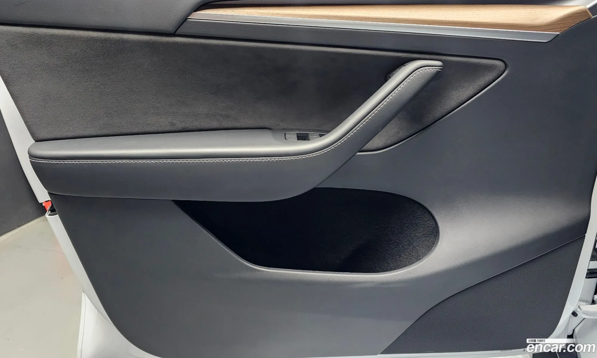 Tesla Model Y 2024 LRWYGCFS3RC562976 — 10