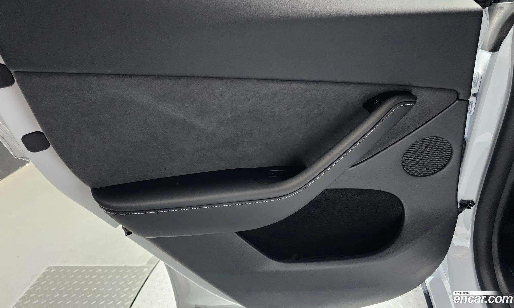 Tesla Model Y 2024 LRWYGCFS3RC562976 — 17