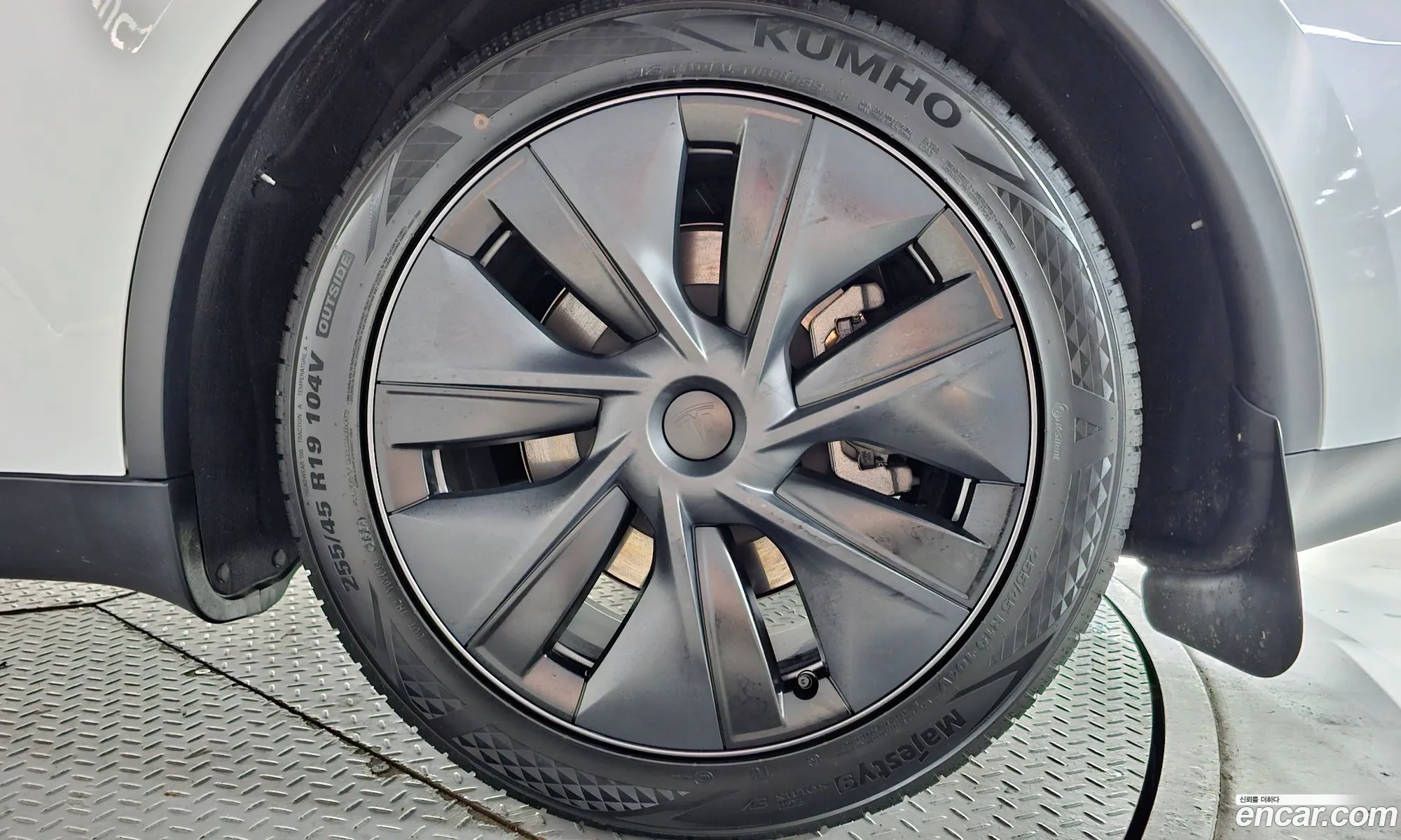 Tesla Model Y 2024 LRWYGCFS3RC562976 — 16
