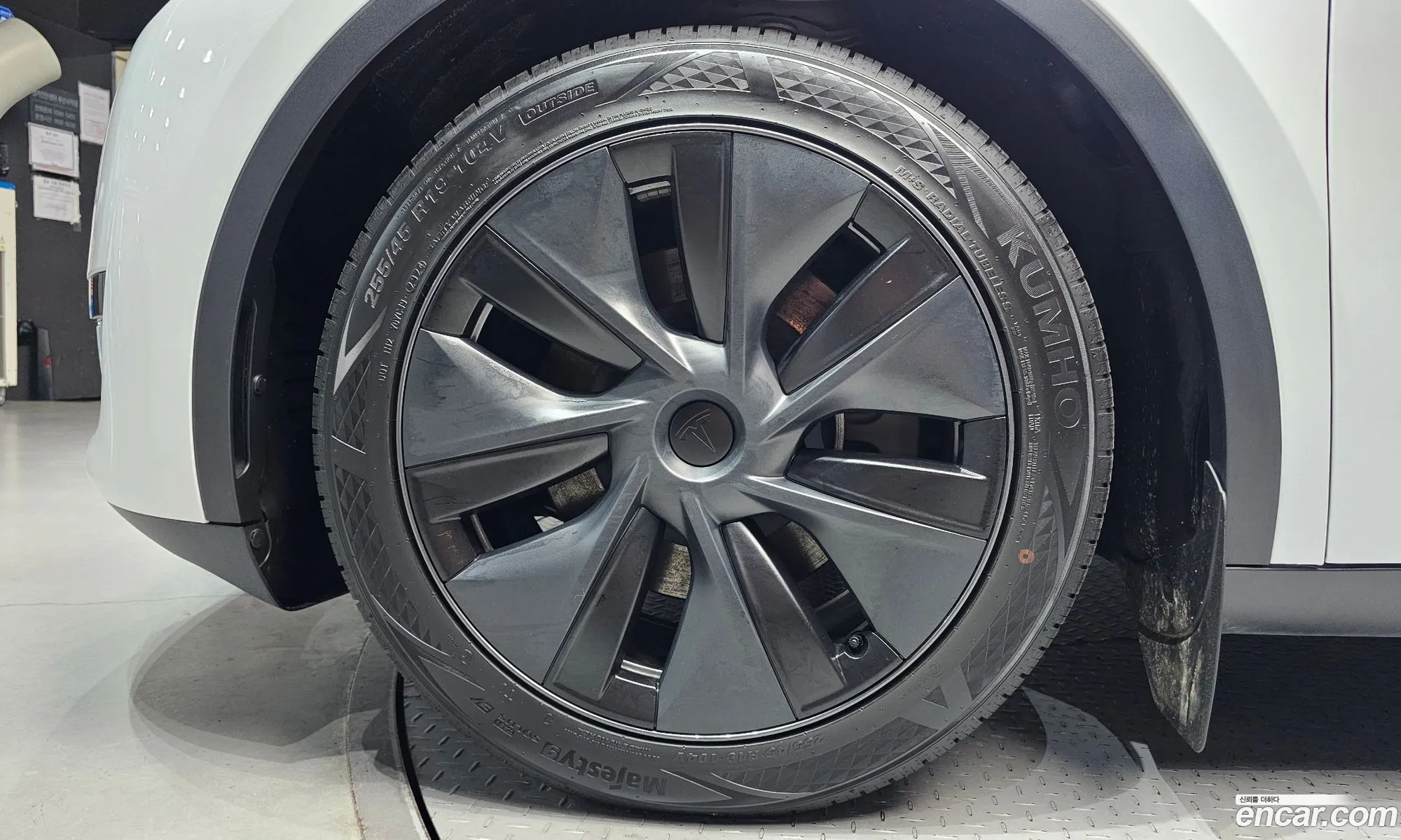 Tesla Model Y 2024 LRWYGCFS3RC562976 — 14