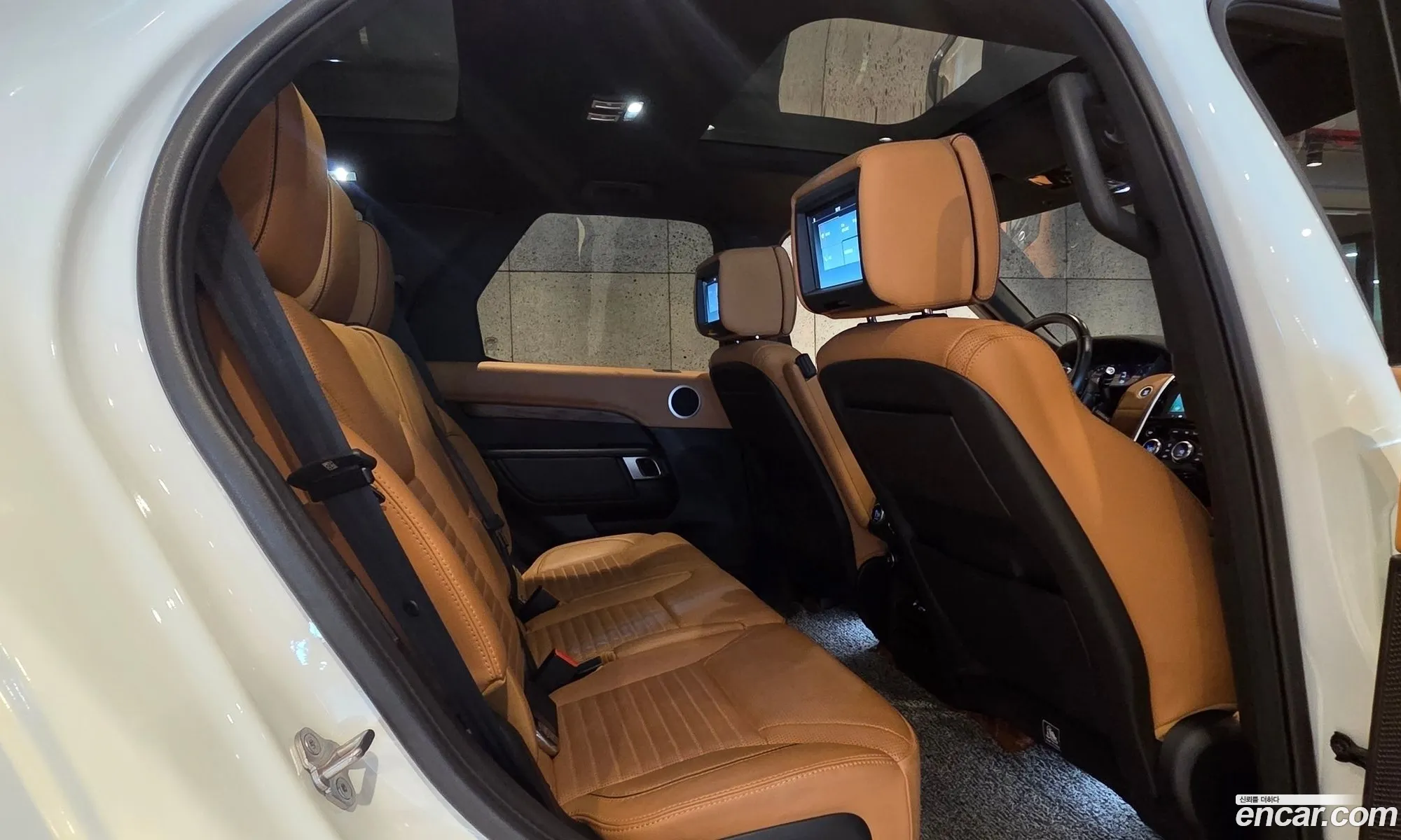 Land Rover Discovery 5 2018 — 16