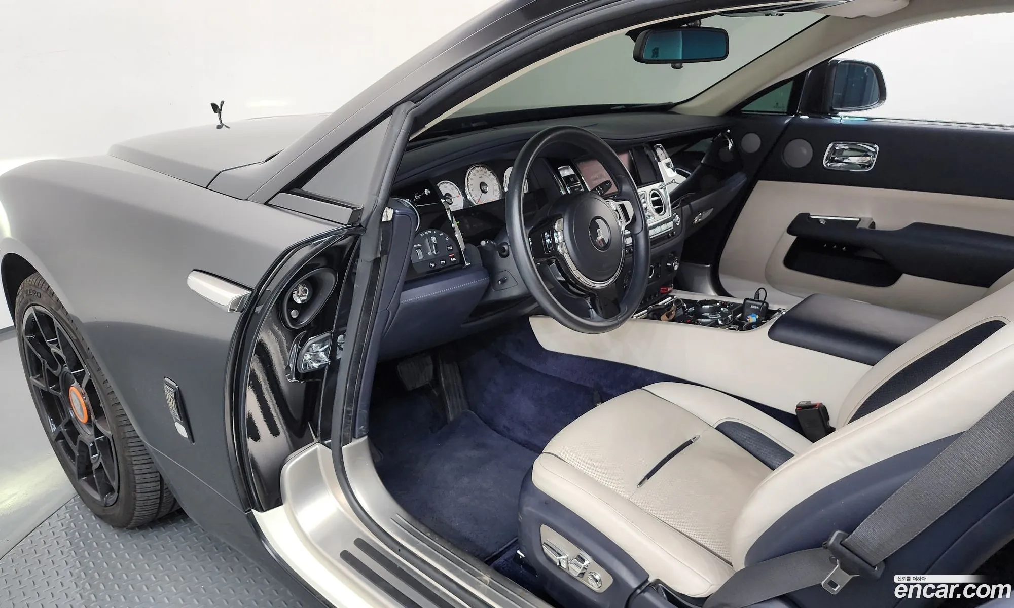 Rolls-Royce Wraith 2017 SCA665C00HUX80885 — 15