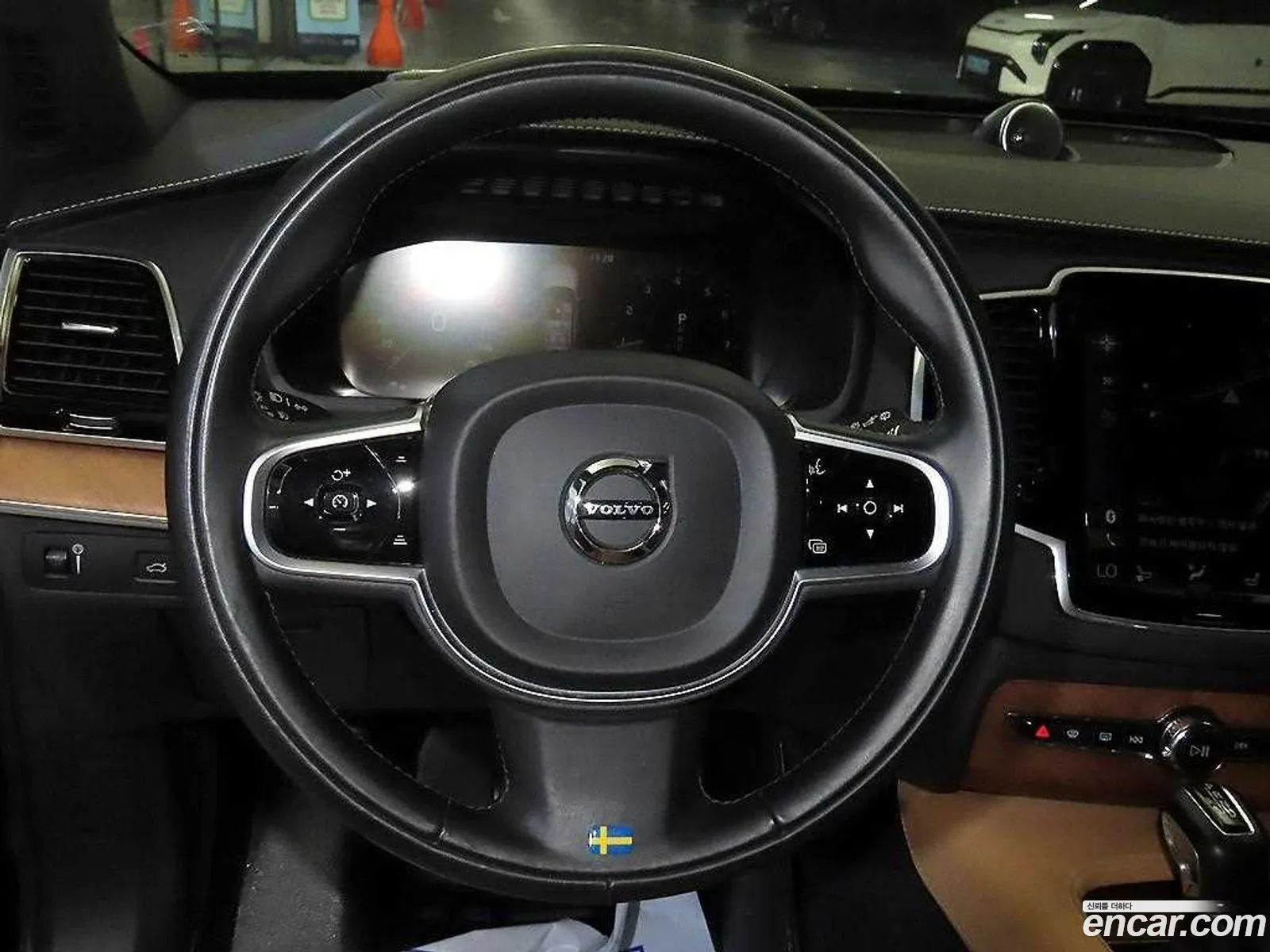 Volvo XC90 2019 — 17