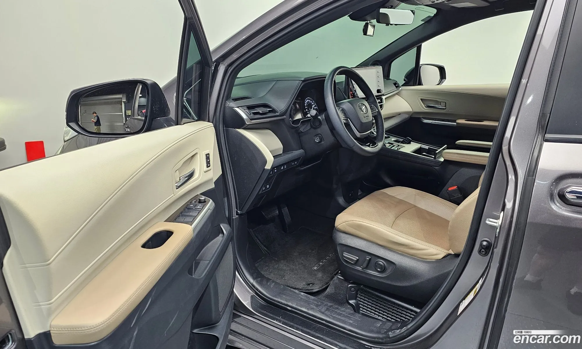 Toyota Sienna 2021 5TDGRKEC — 15