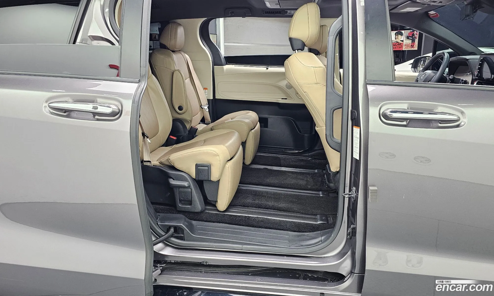 Toyota Sienna 2021 5TDGRKEC — 6