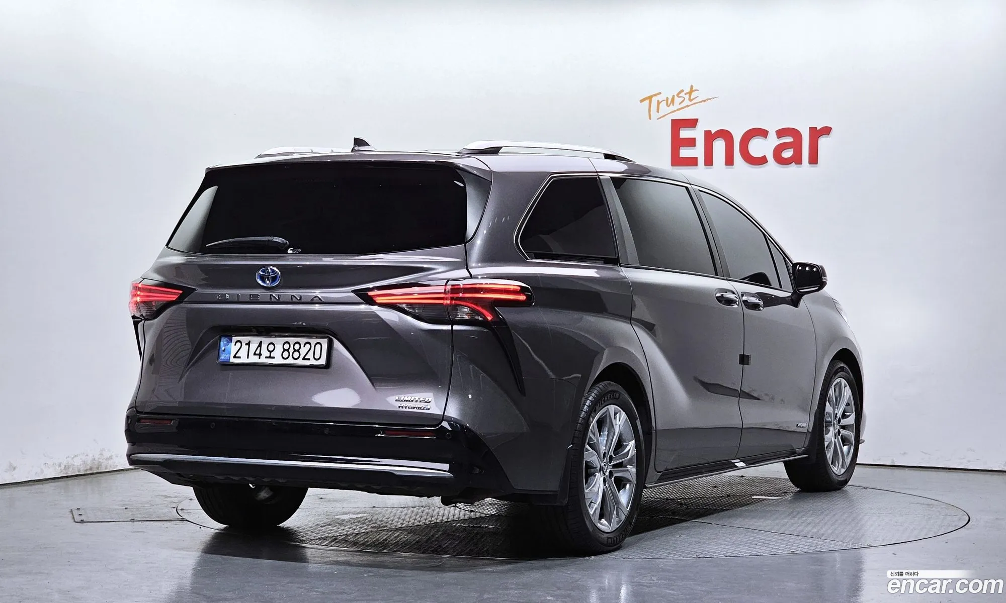 Toyota Sienna 2021 5TDGRKEC — 19