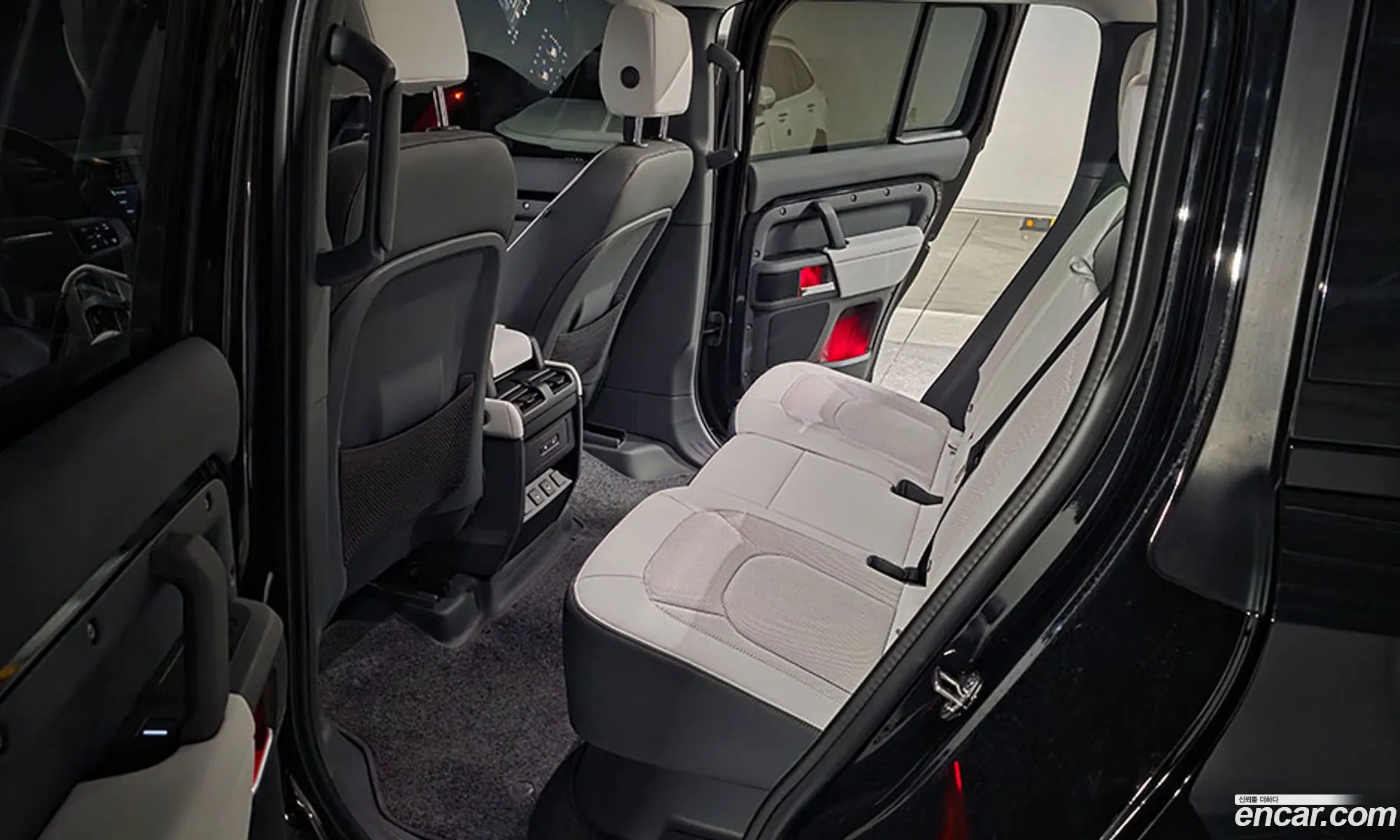 Land Rover Defender 2025 — 16