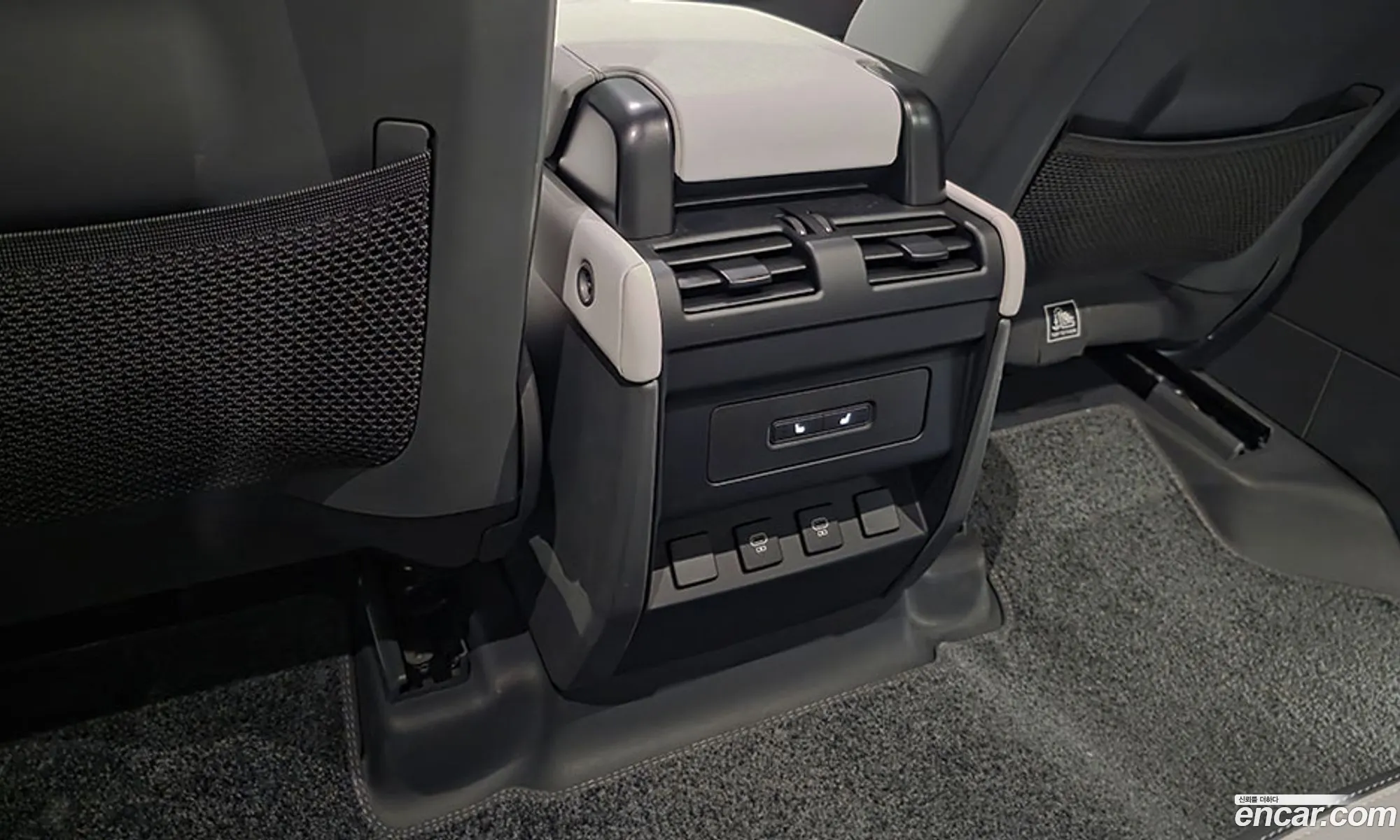 Land Rover Defender 2025 — 13