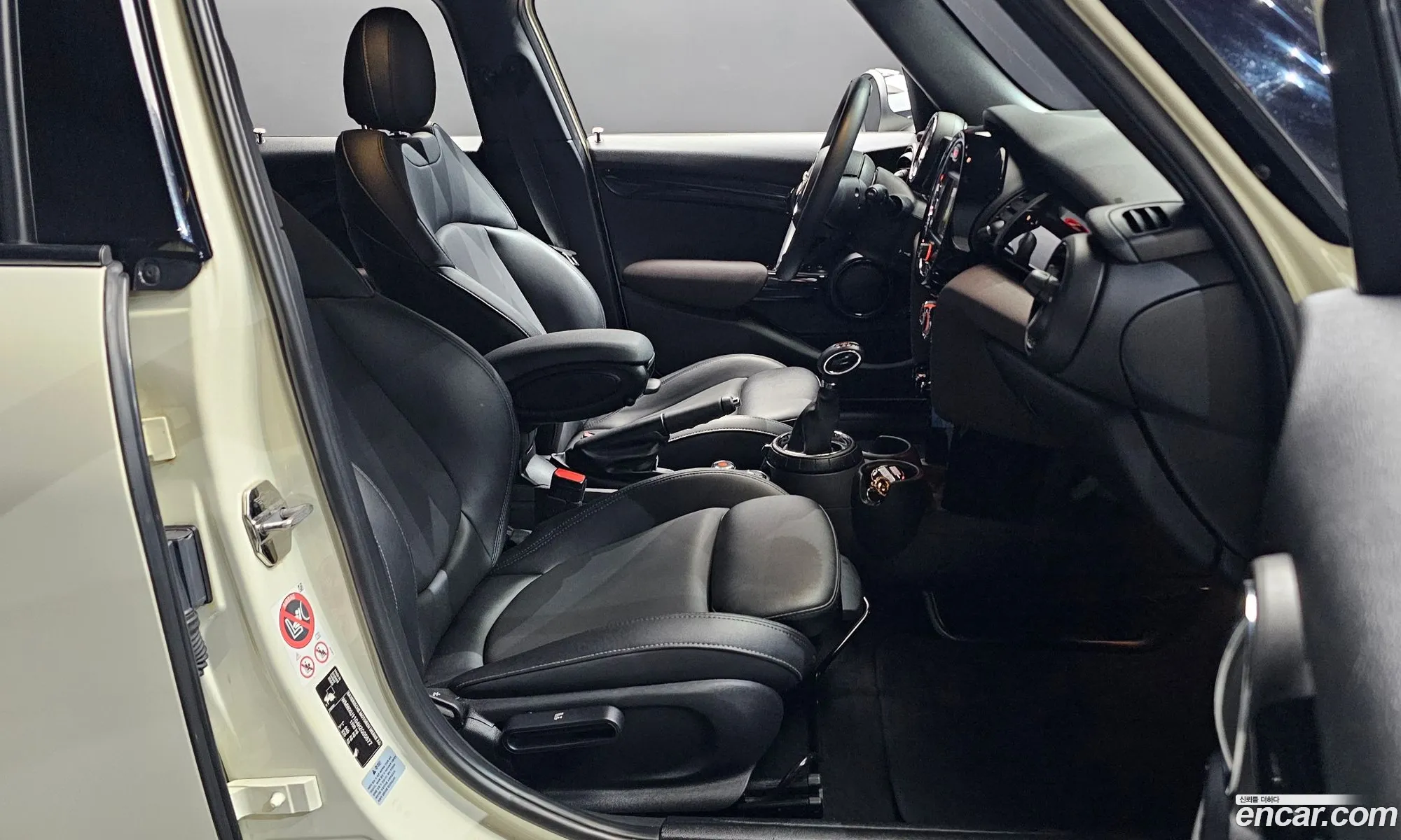 Mini Cooper 2017 — 17