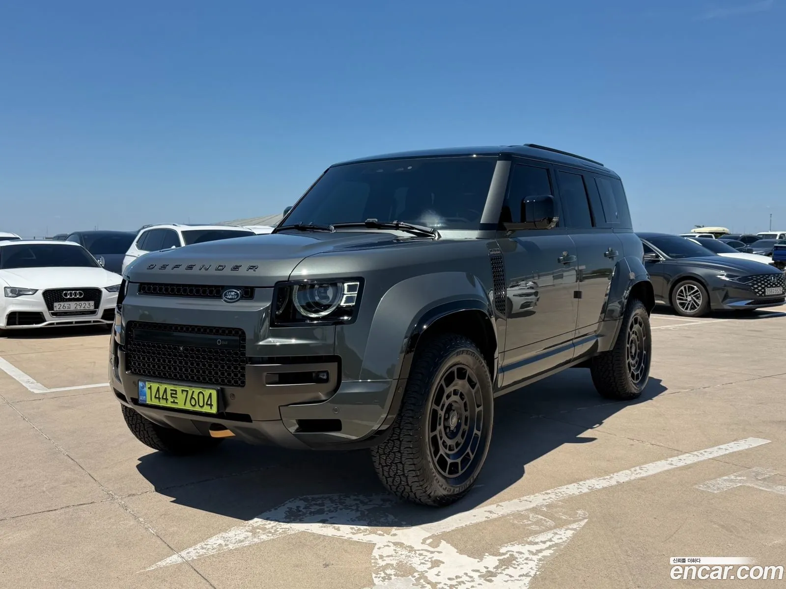 Land Rover Defender 2025 — 14