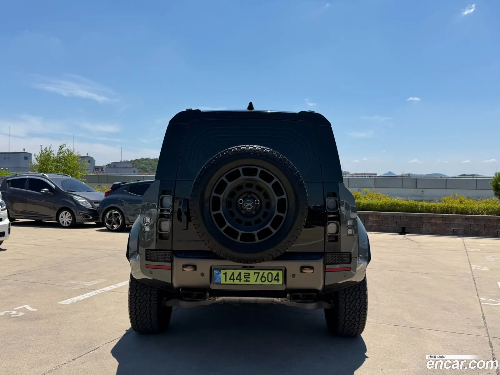 Land Rover Defender 2025 — 18