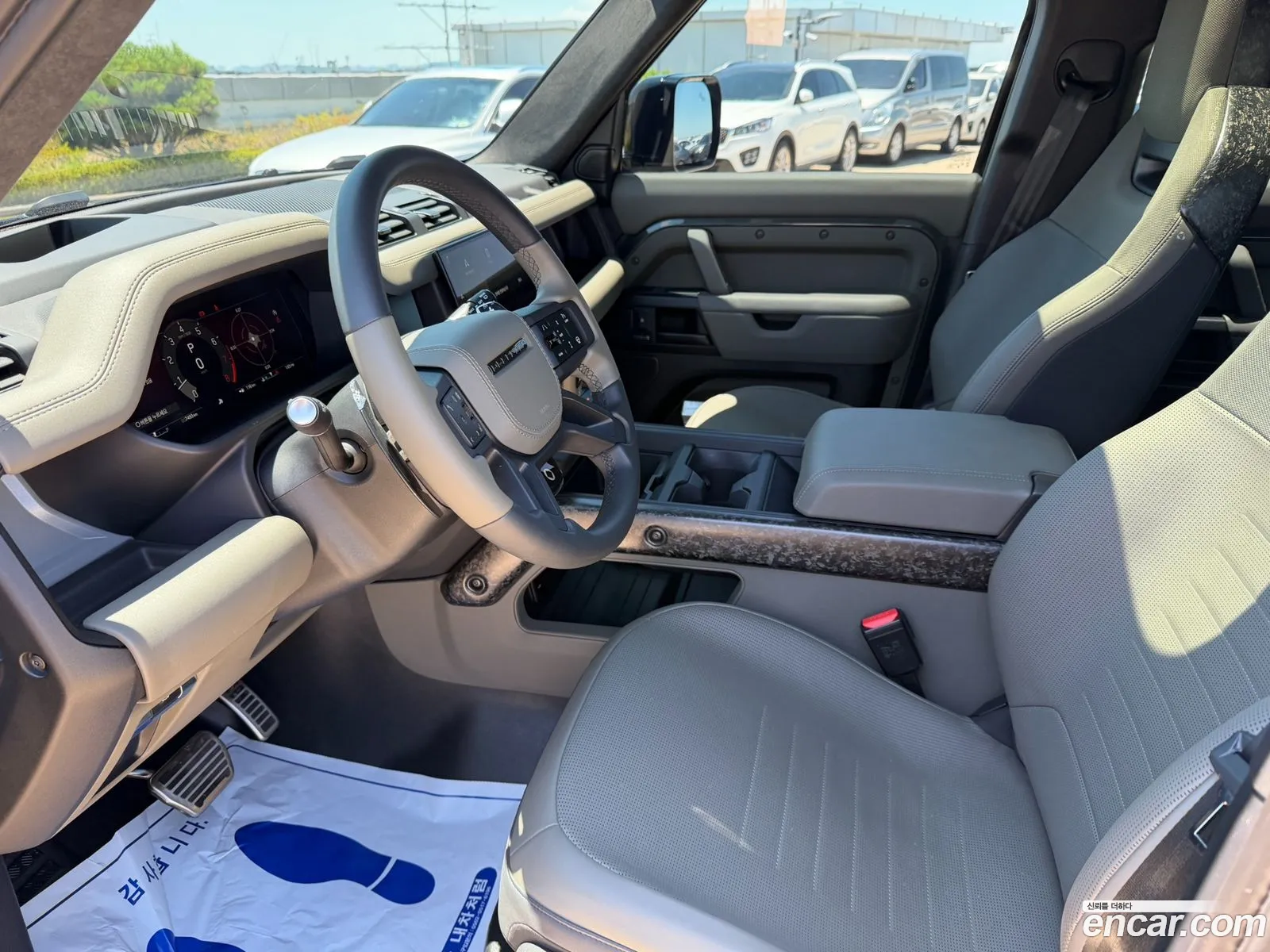 Land Rover Defender 2025 — 12