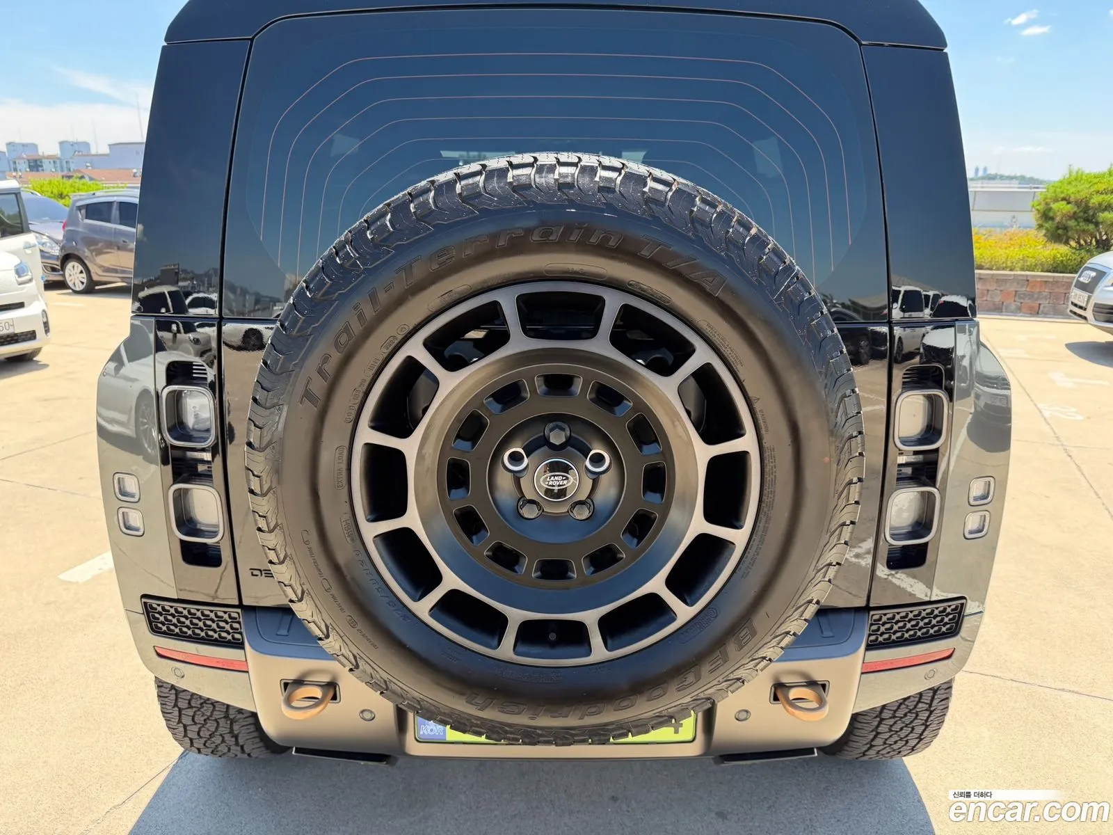 Land Rover Defender 2025 — 8