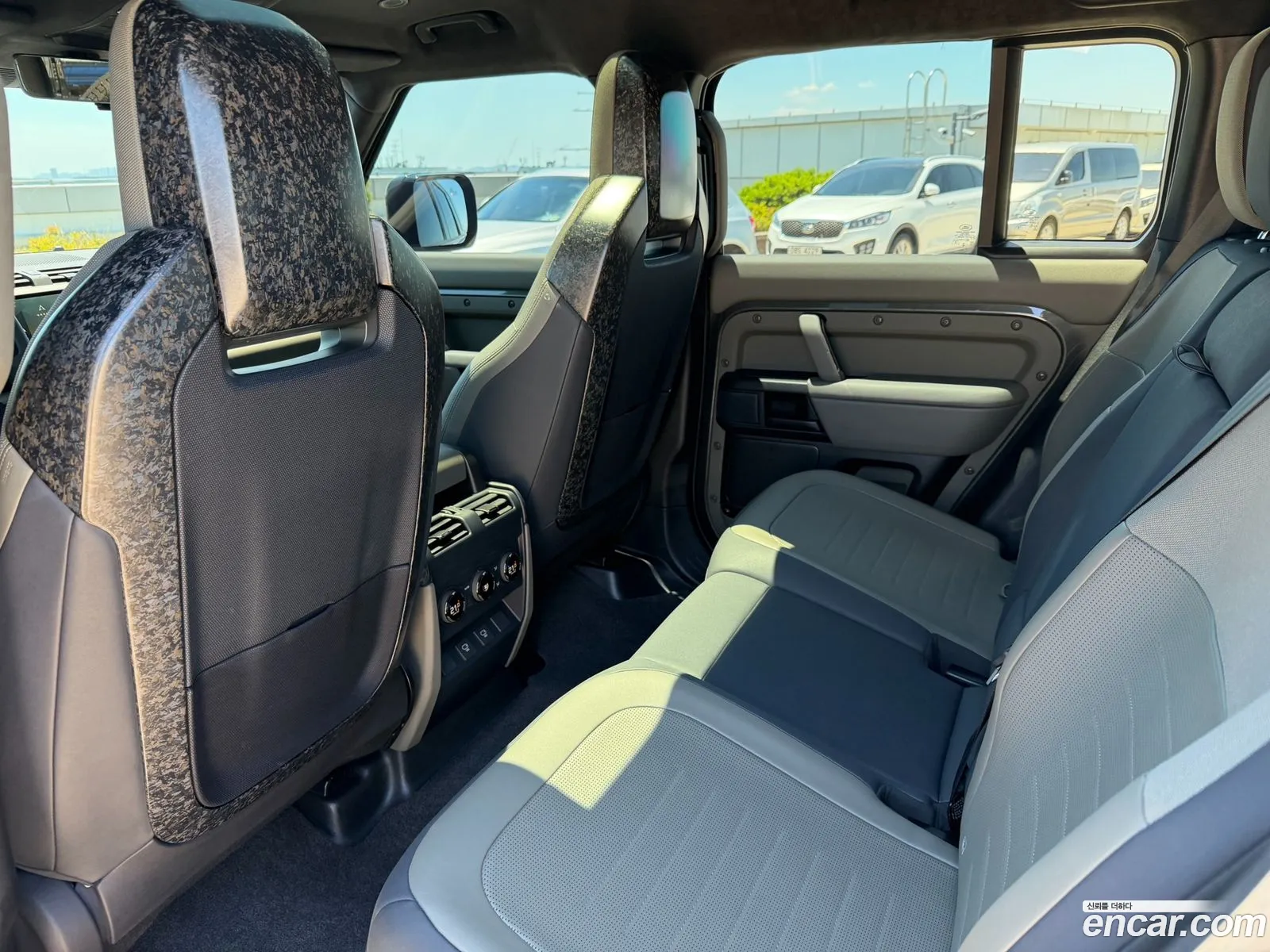 Land Rover Defender 2025 — 2