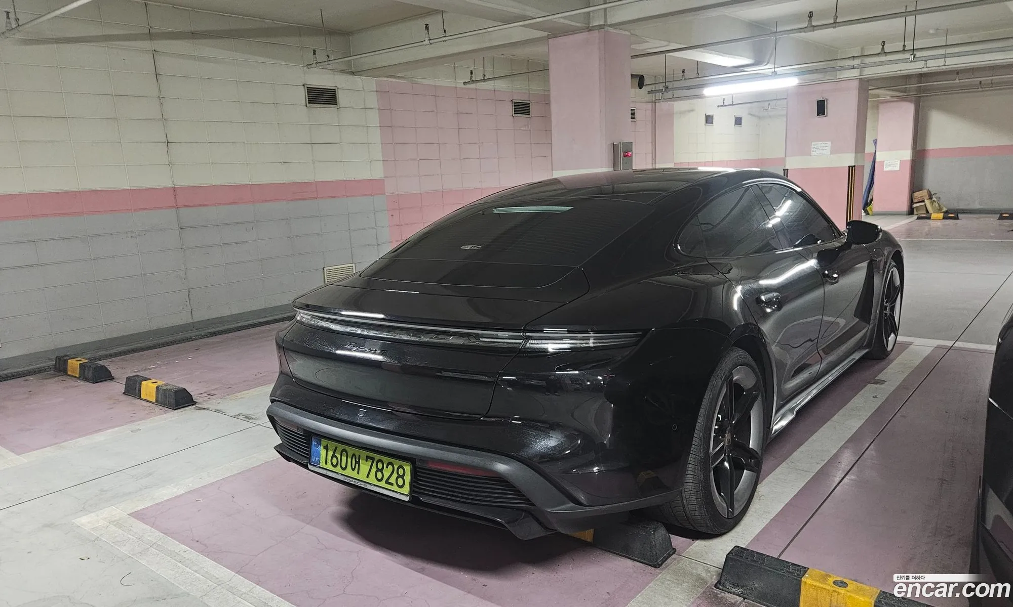 Porsche Taycan 2025 — 4