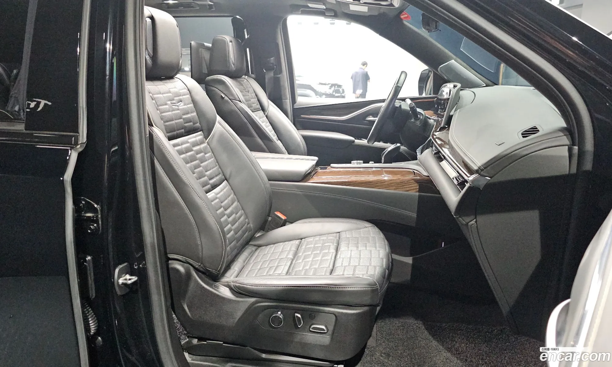 Cadillac Escalade 2023 — 30