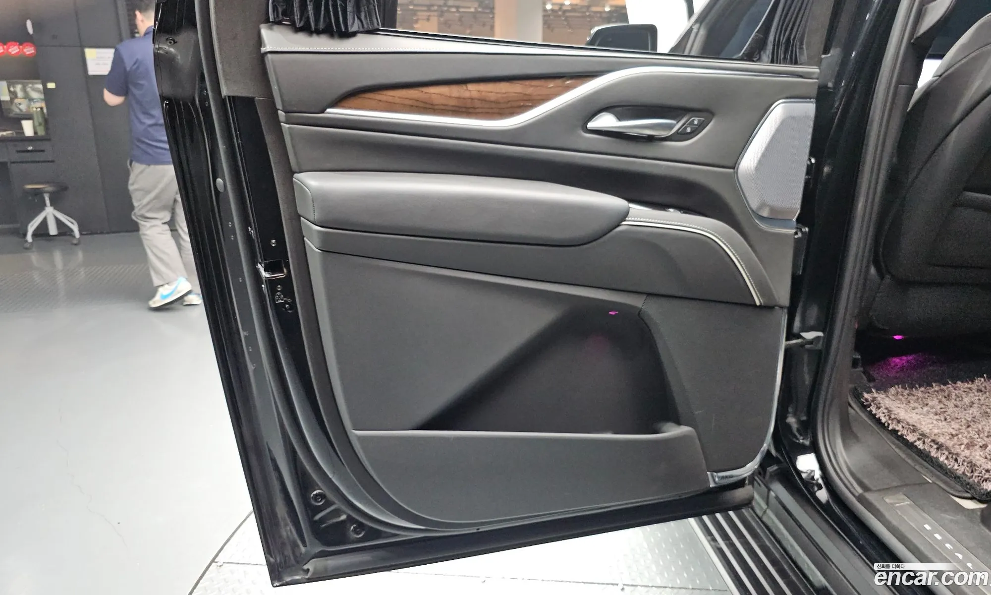 Cadillac Escalade 2023 — 32