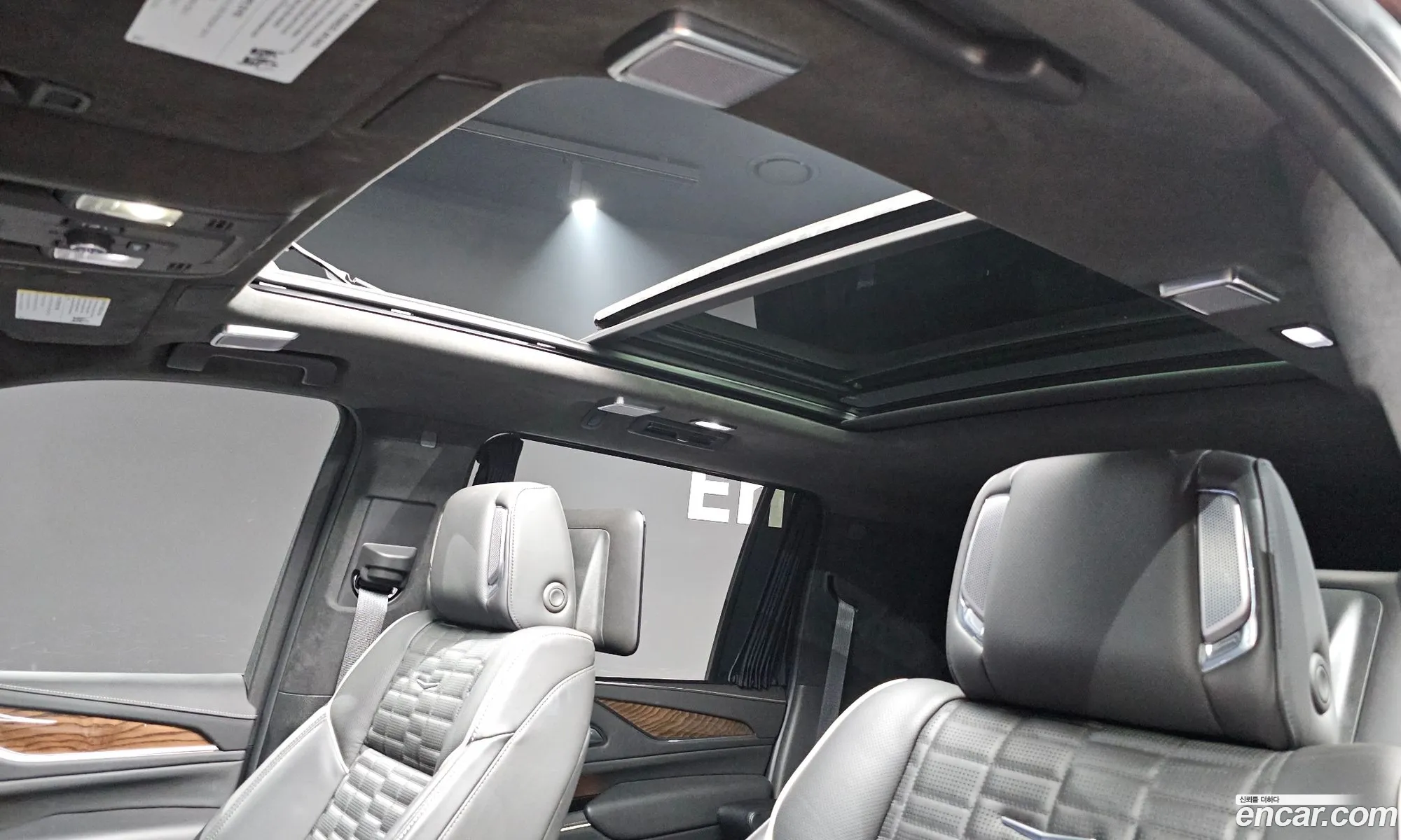 Cadillac Escalade 2023 — 34