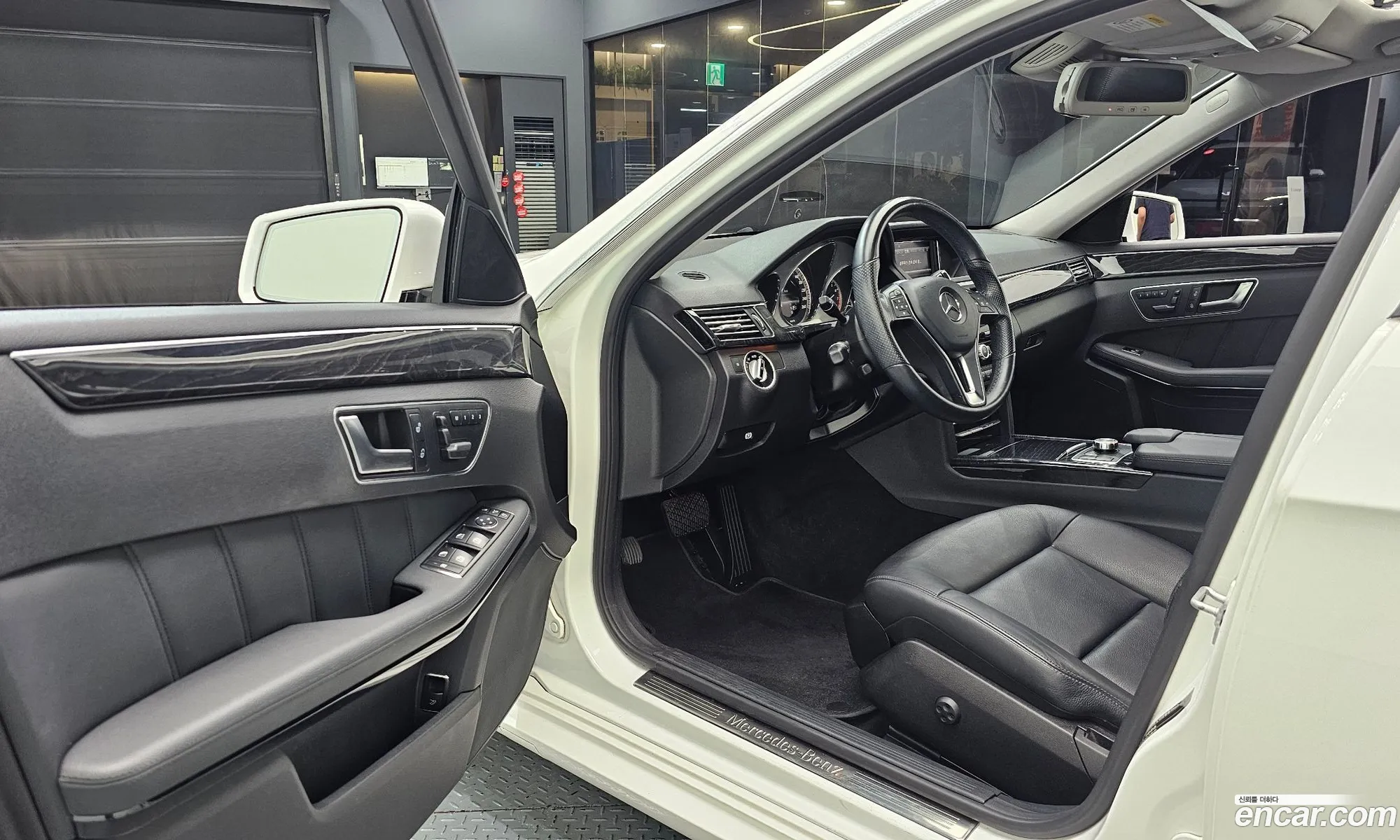 Mercedes-Benz E-Class W212 2012 WDDHF5FB1DA694307 — 12