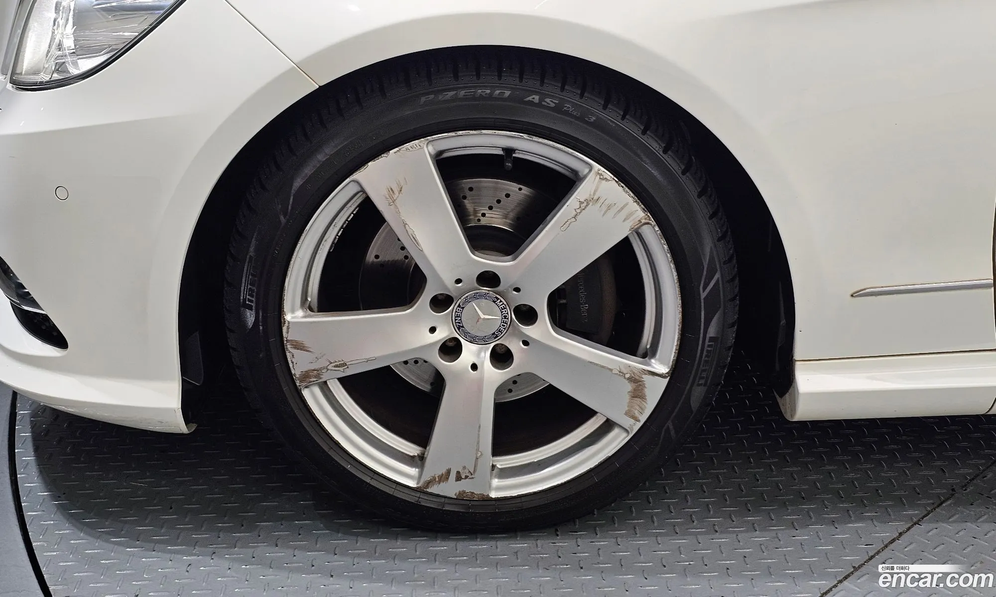Mercedes-Benz E-Class W212 2012 WDDHF5FB1DA694307 — 2