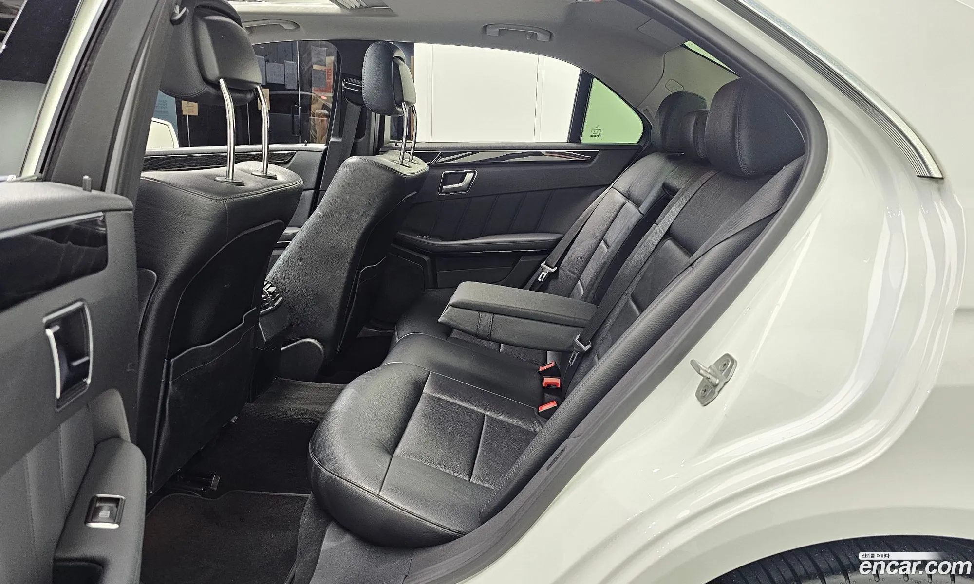 Mercedes-Benz E-Class W212 2012 WDDHF5FB1DA694307 — 4