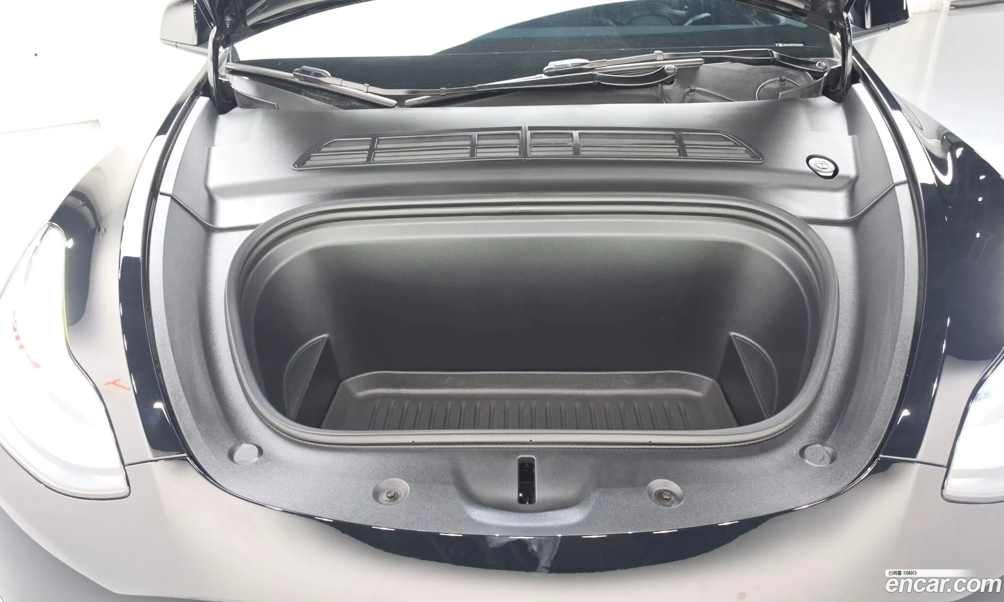 Tesla Model Y 2024 — 22
