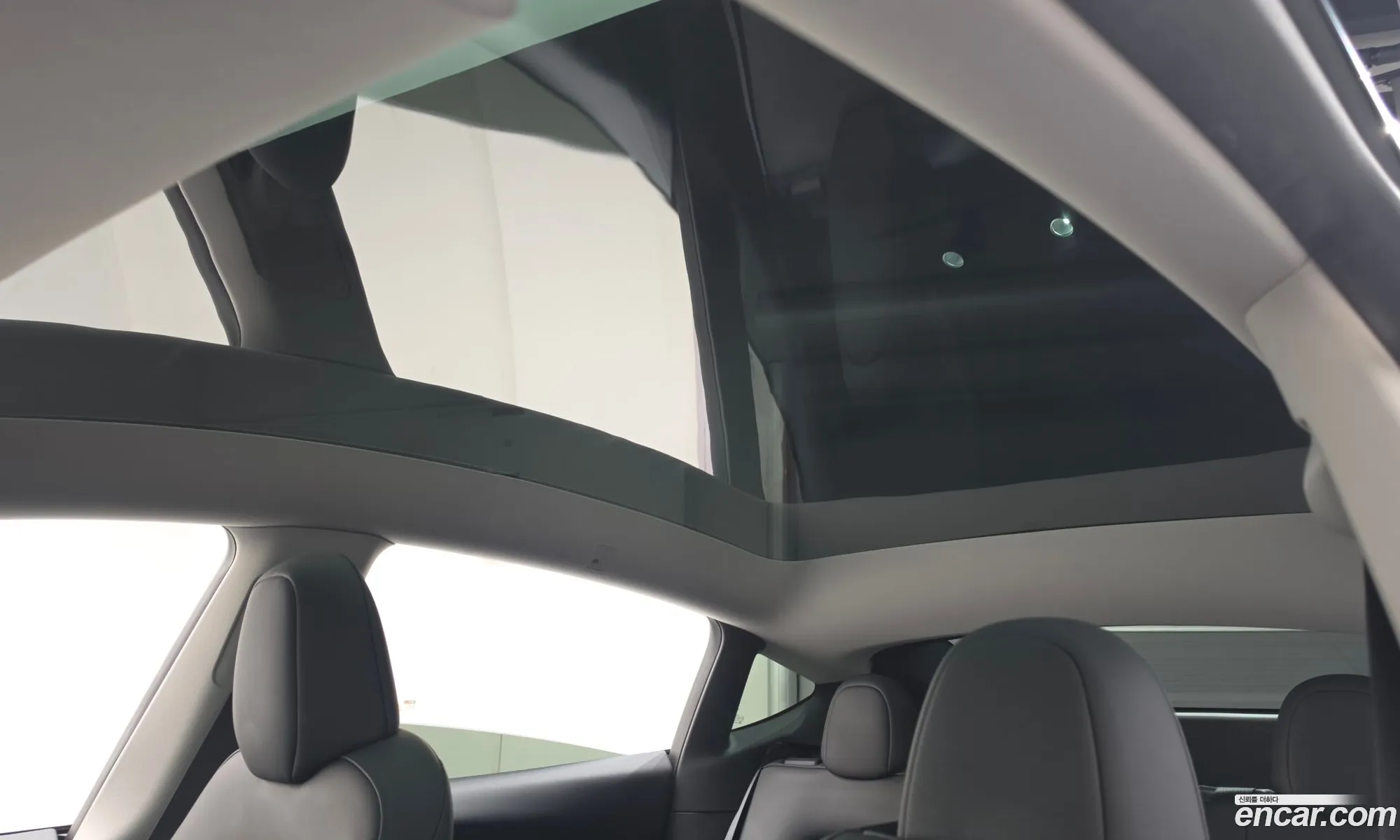 Tesla Model Y 2024 — 16