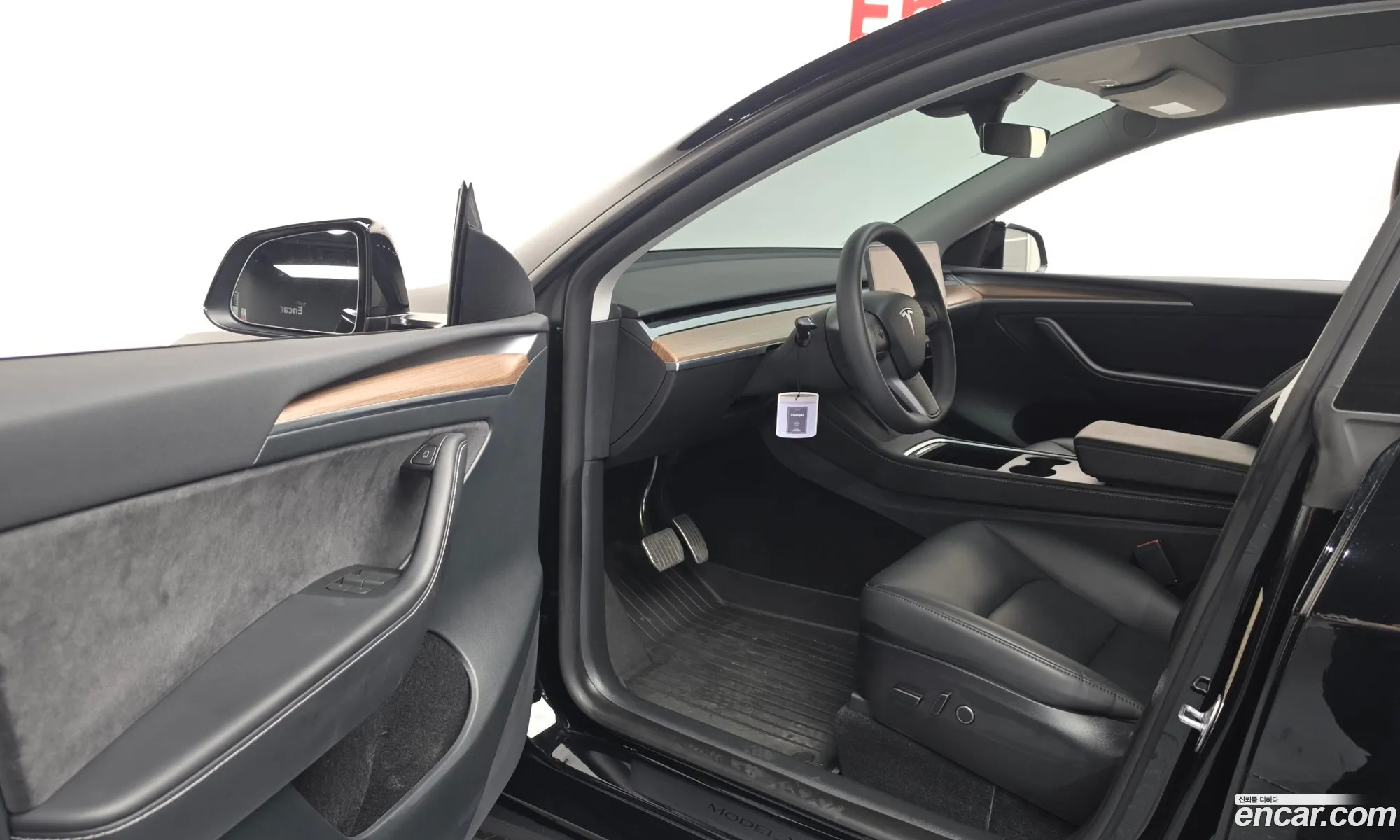 Tesla Model Y 2024 — 15