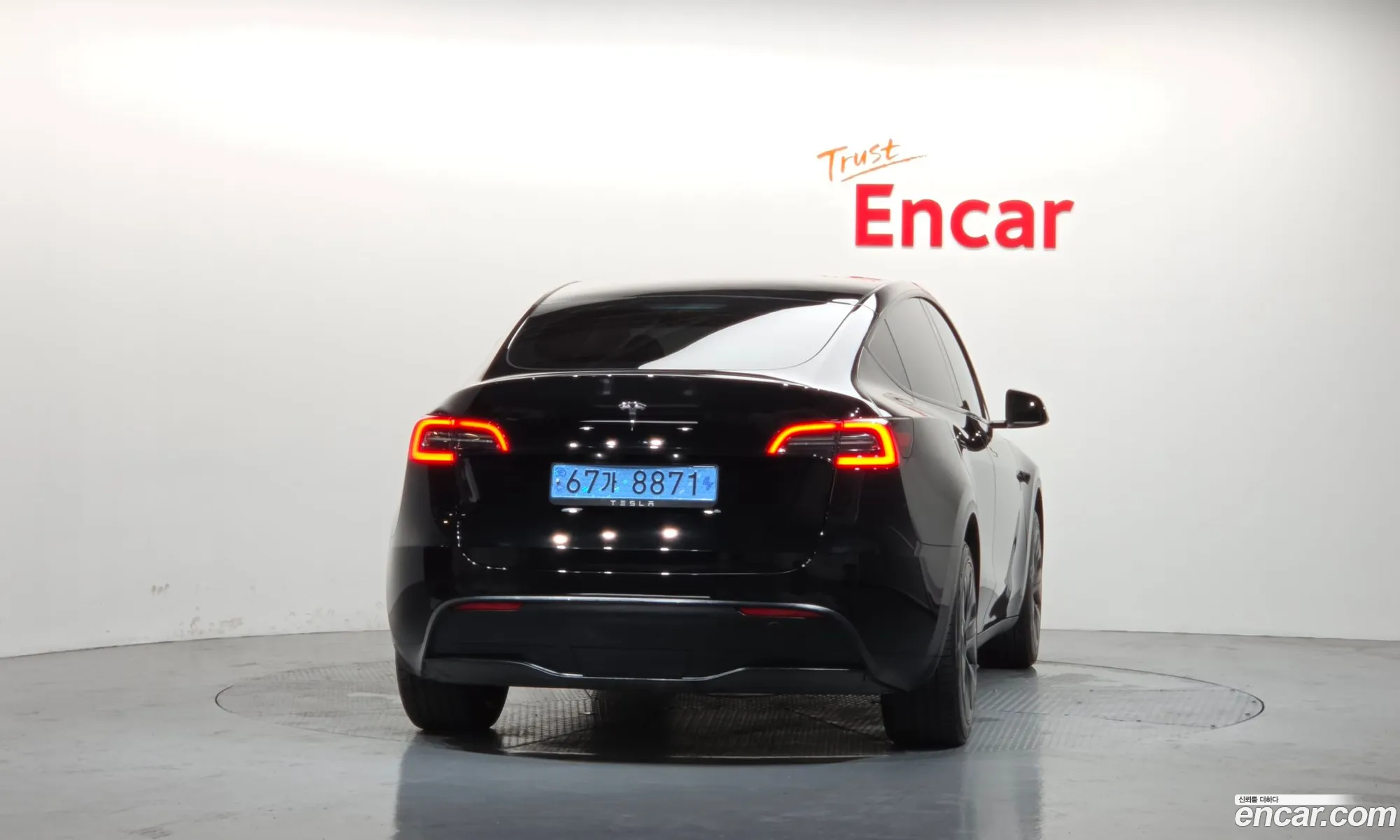 Tesla Model Y 2024 — 11
