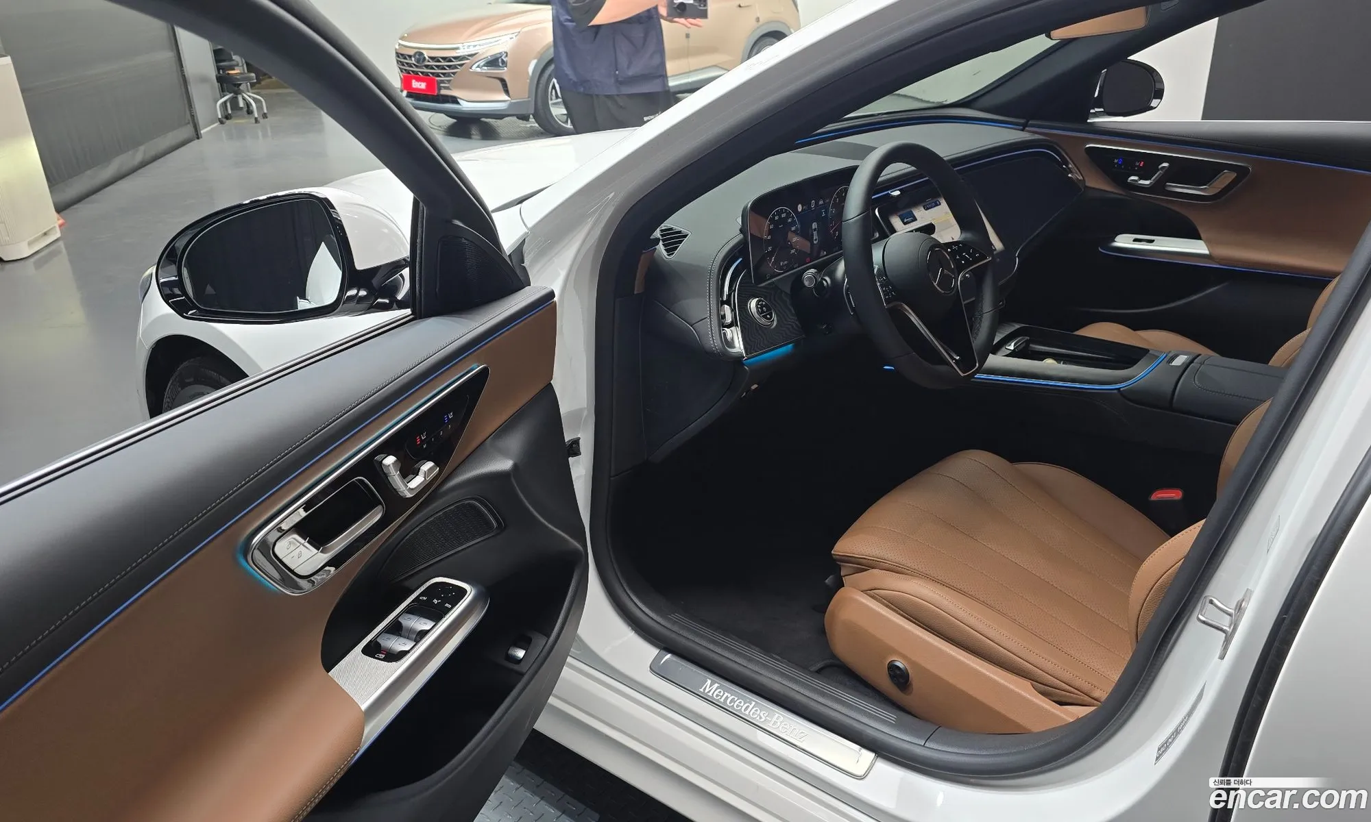 Mercedes-Benz E-Class W214 2025 — 30