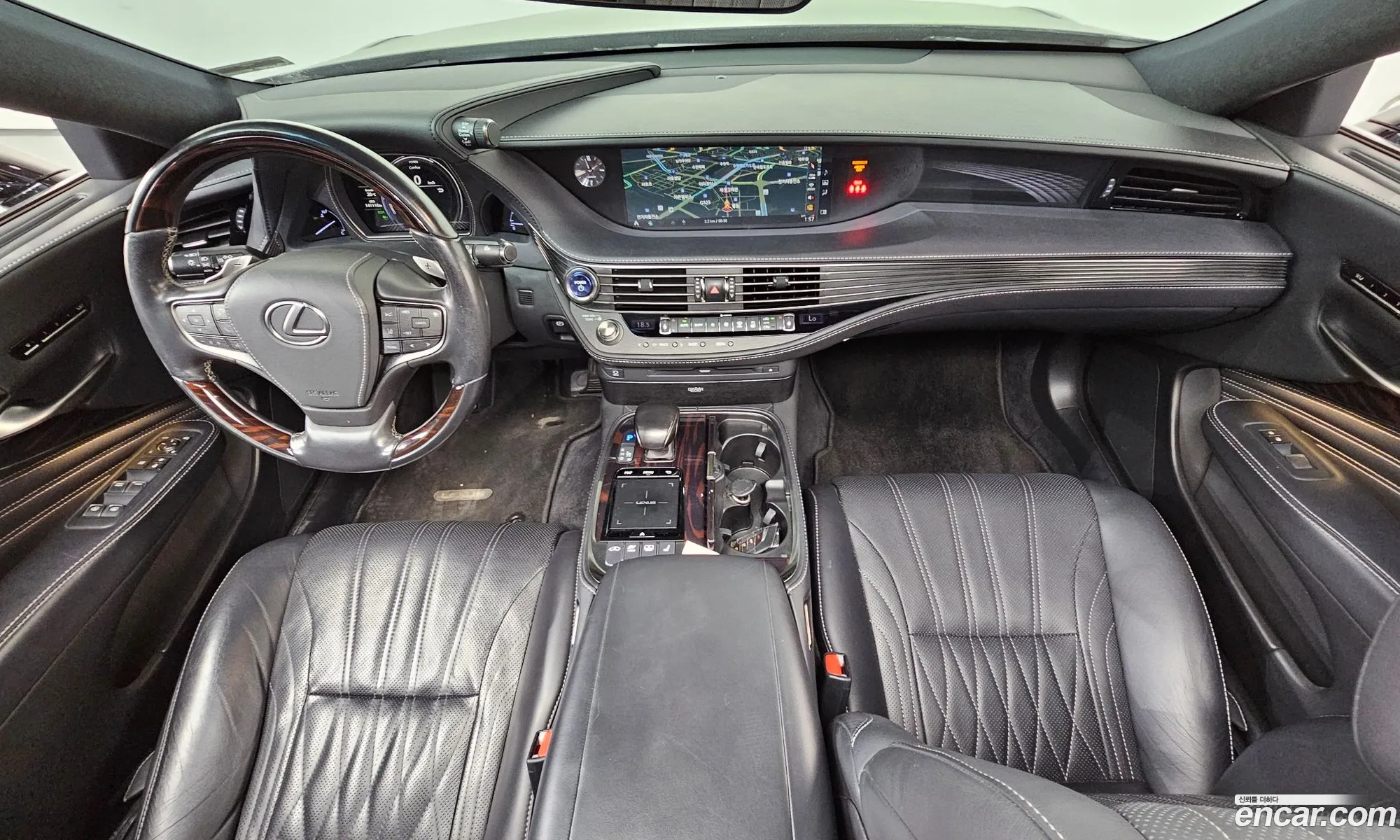 Lexus LS500h 2018 JTHCYLFF2J5000541 — 19