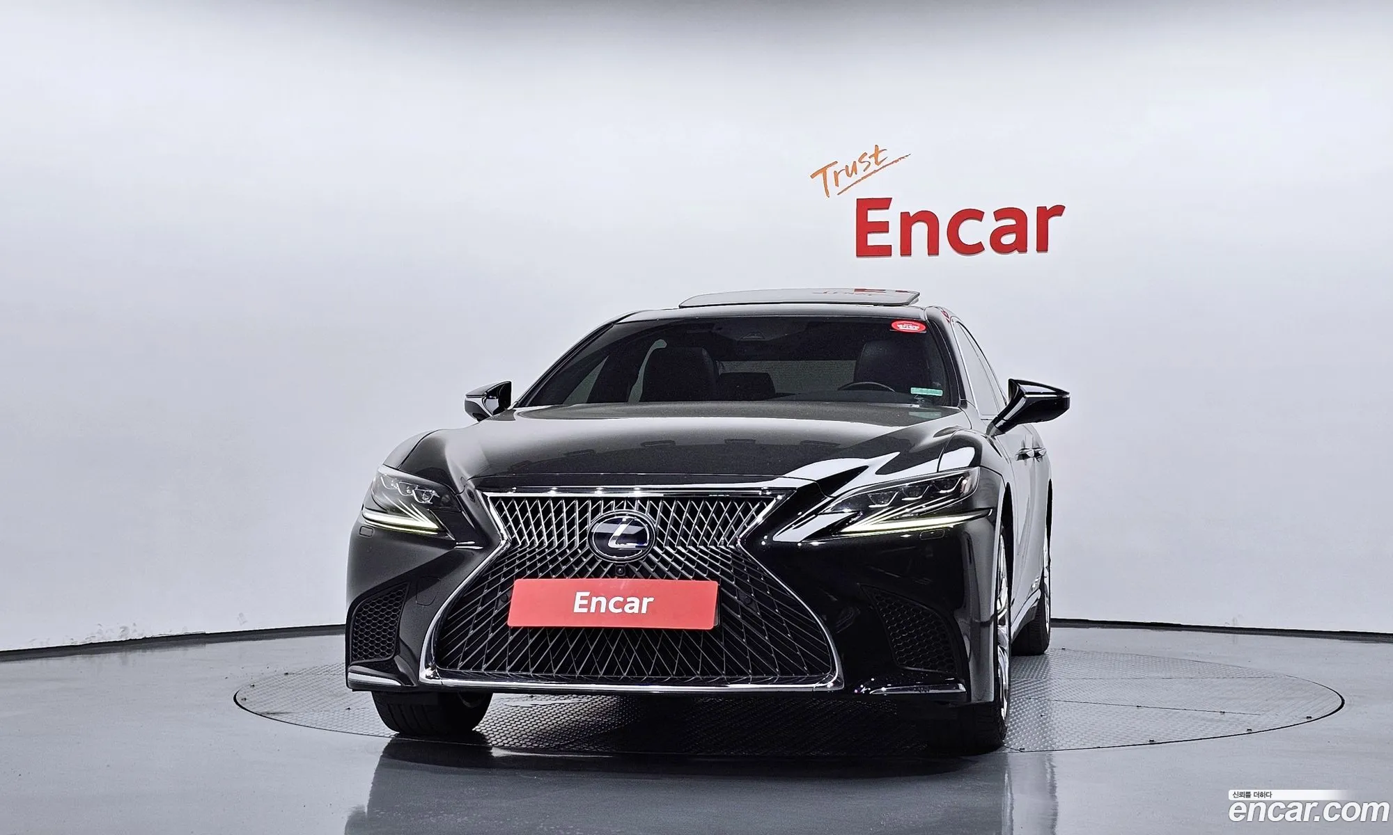 Lexus LS500h 2018 JTHCYLFF2J5000541 — 3