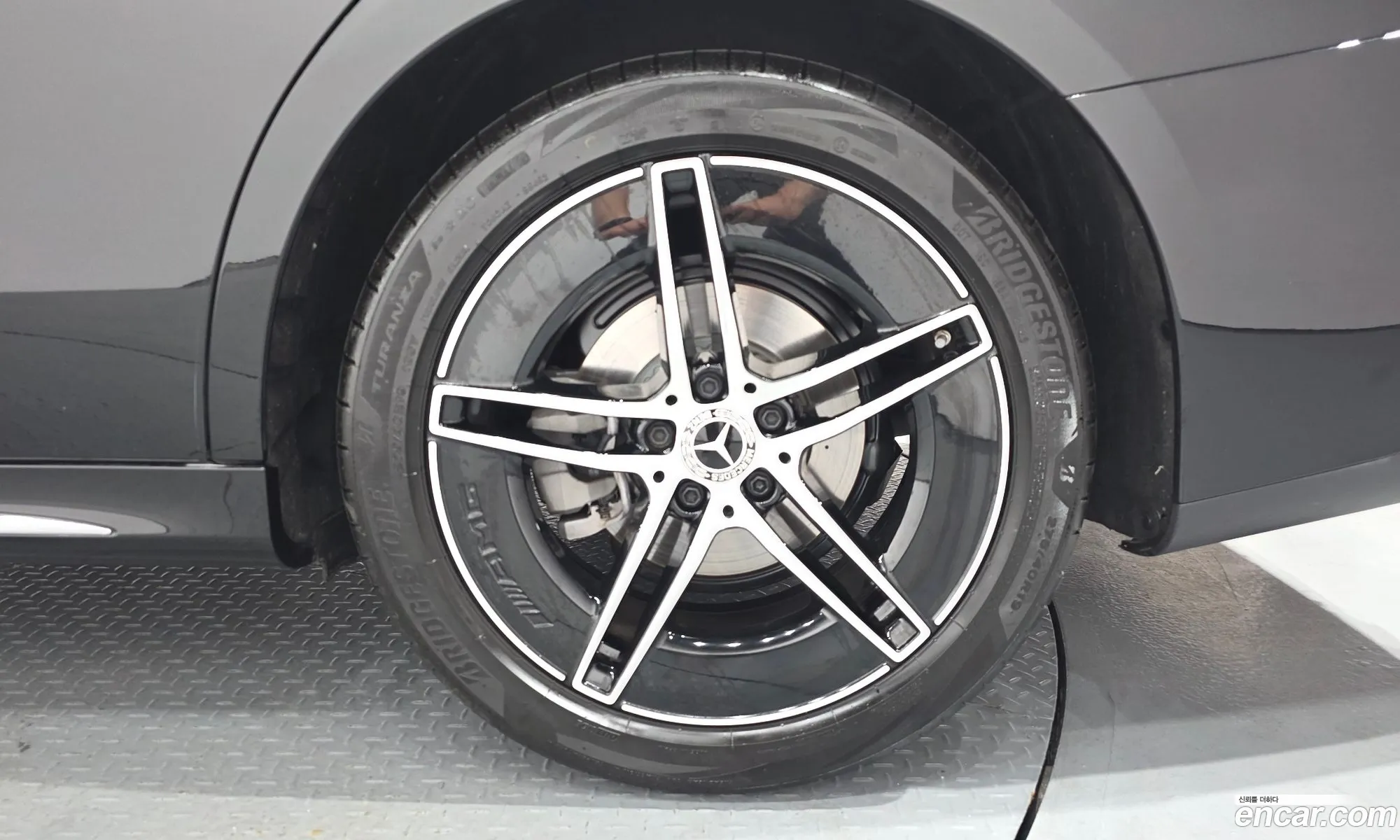 Mercedes-Benz E-Class W214 2026 — 23