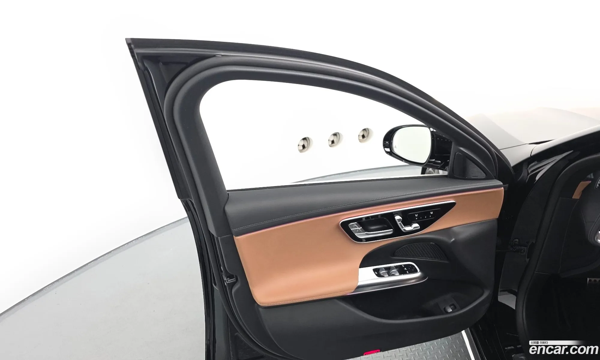 Mercedes-Benz E-Class W214 2026 — 17