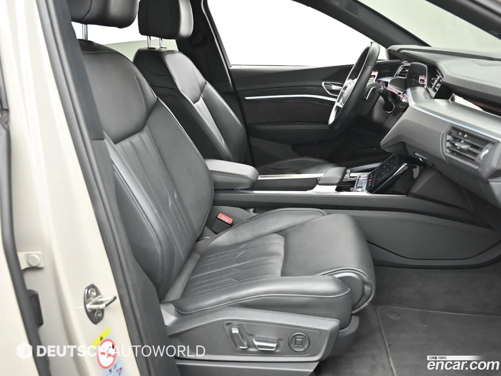 Audi e-tron 2020 — 17