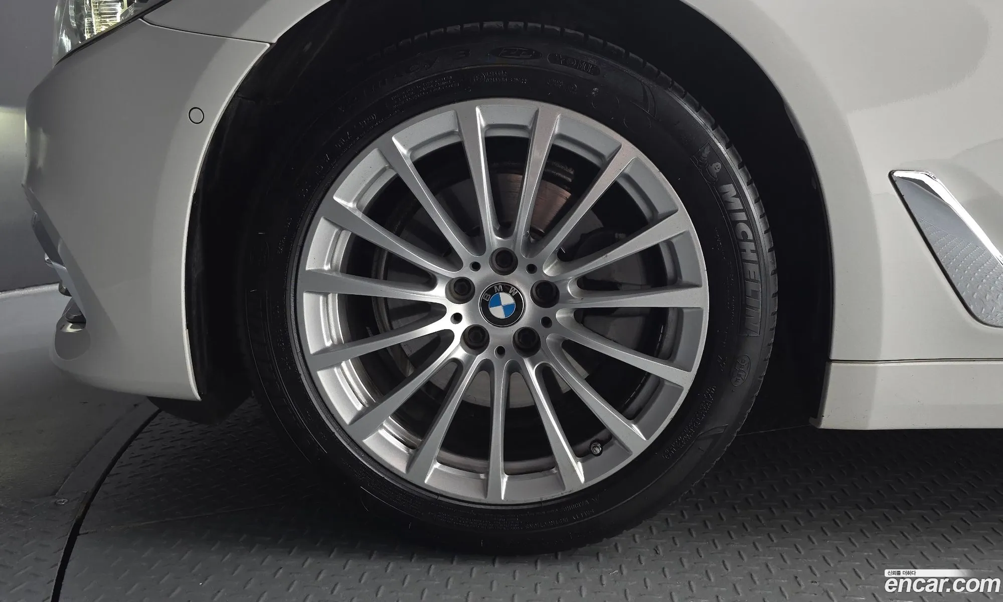 BMW 5 Series 2020 — 17