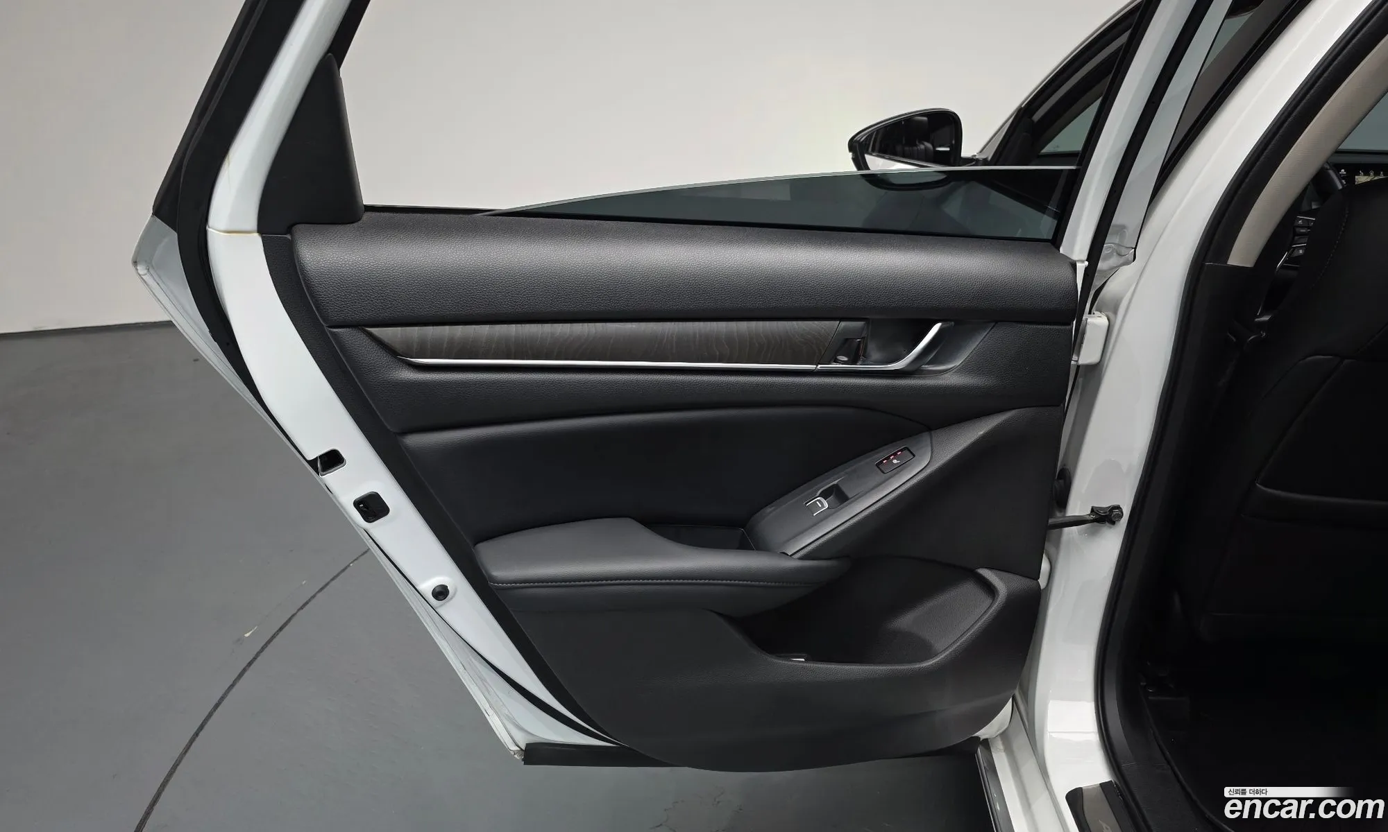 Honda Accord 10th Gen 2018 1HGCV2630JA510407 — 30