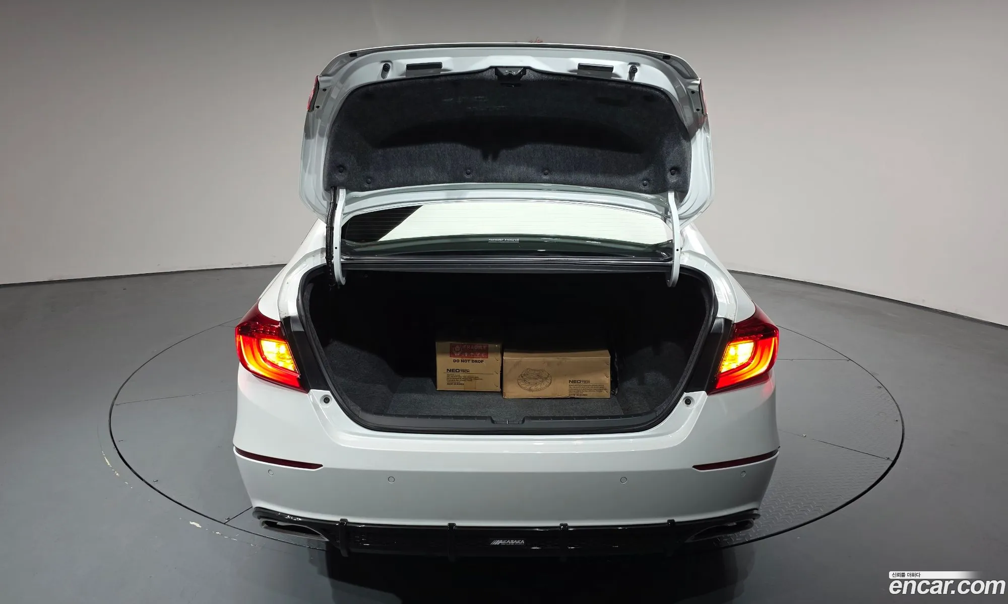 Honda Accord 10th Gen 2018 1HGCV2630JA510407 — 28