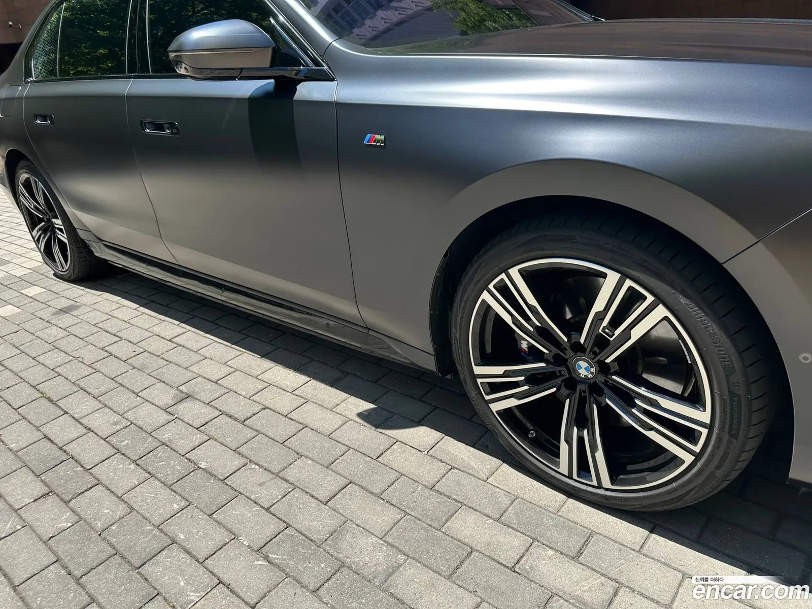 BMW i7 2024 — 16