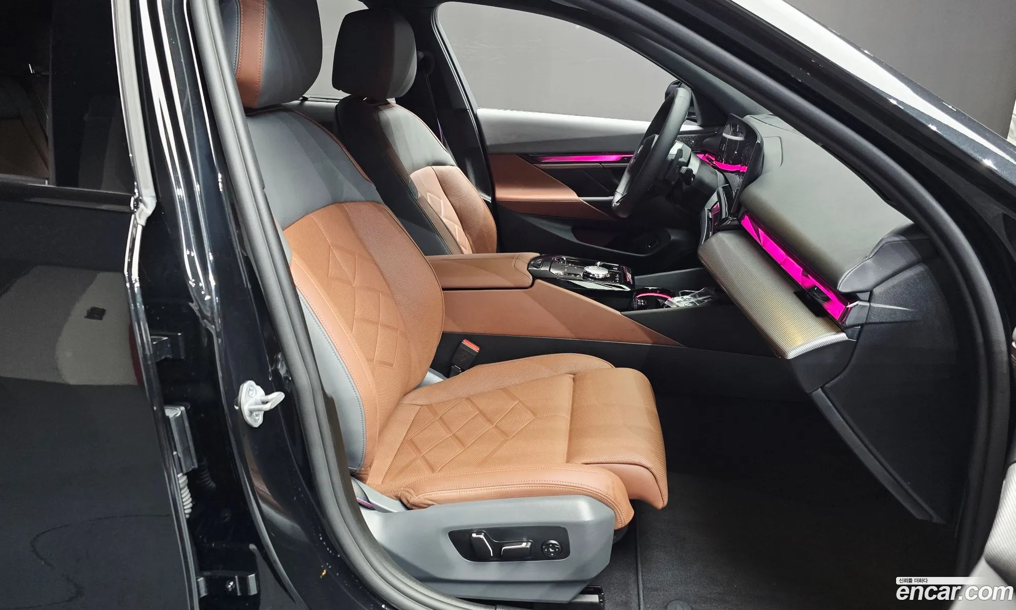 BMW 5 Series 2025 — 28