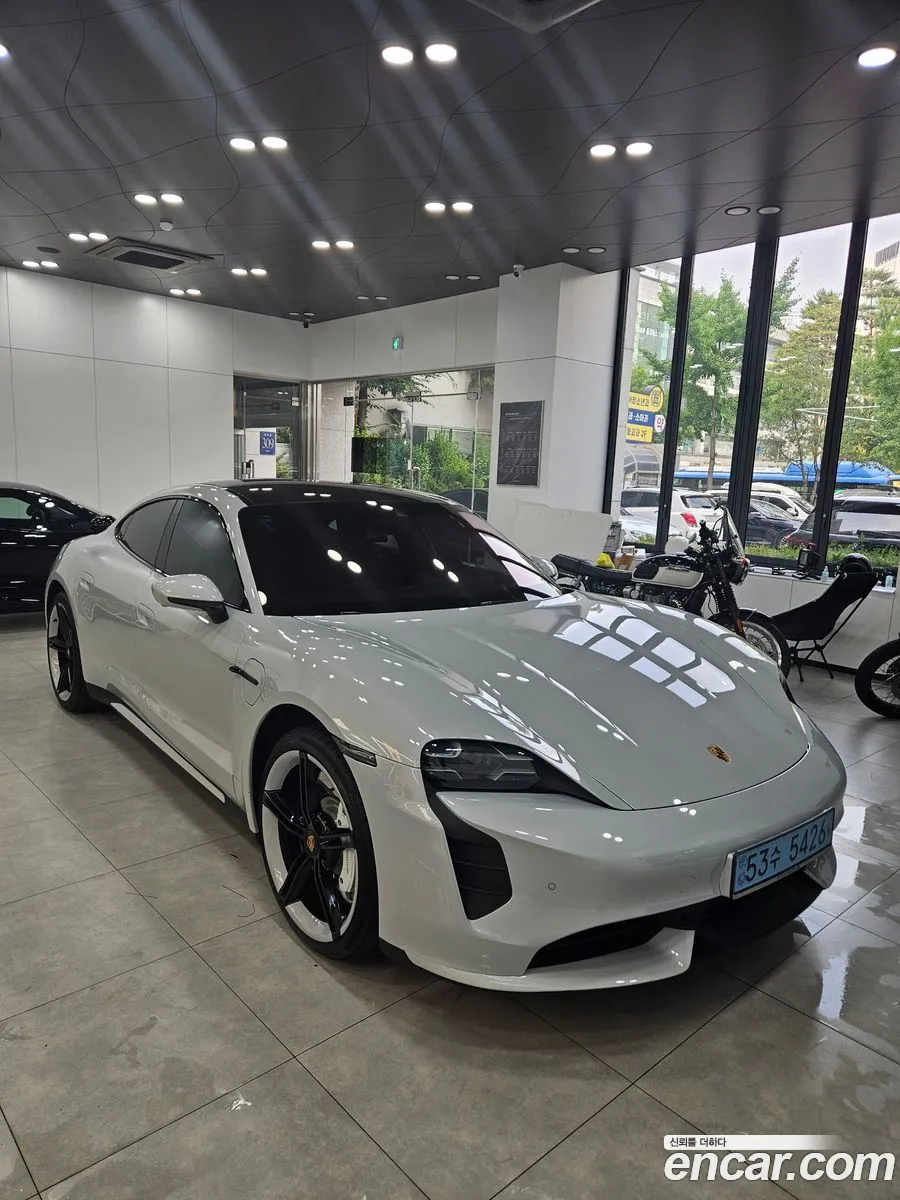 Porsche Taycan 2021 — 14