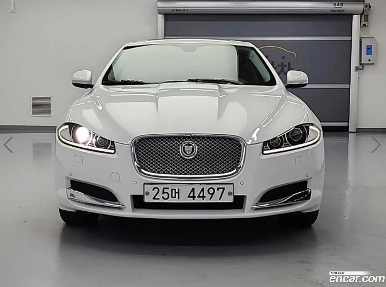 Jaguar XF 2012 — 14