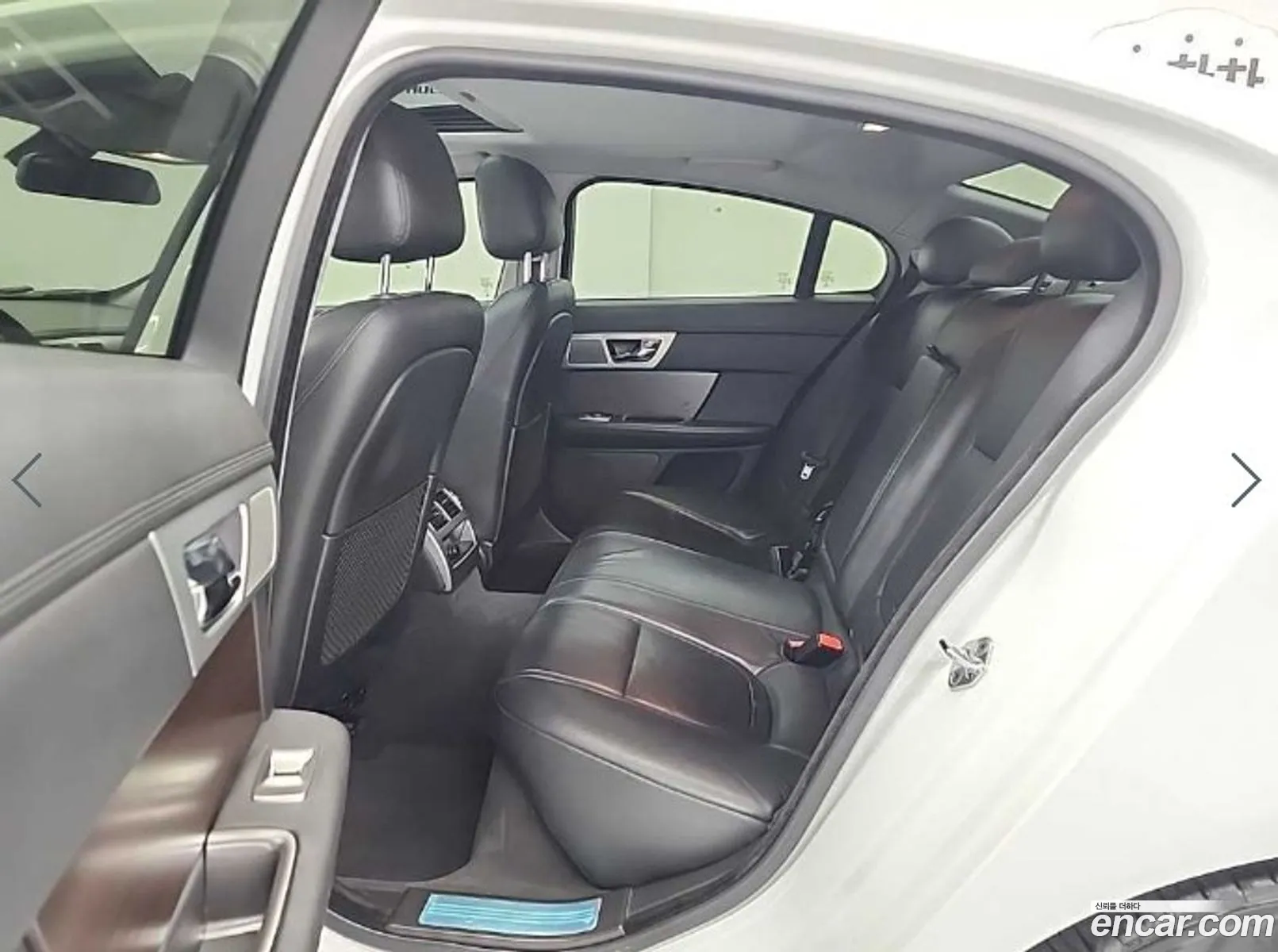 Jaguar XF 2012 — 10