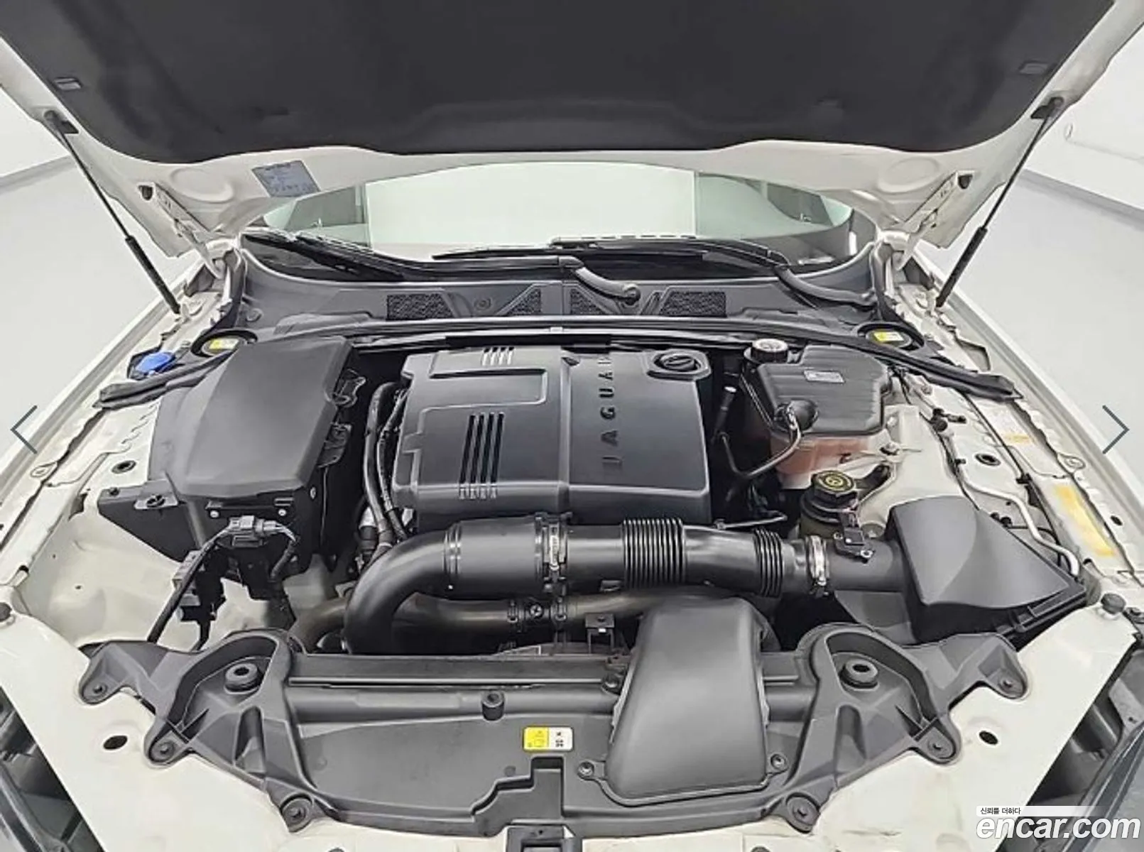 Jaguar XF 2012 — 11