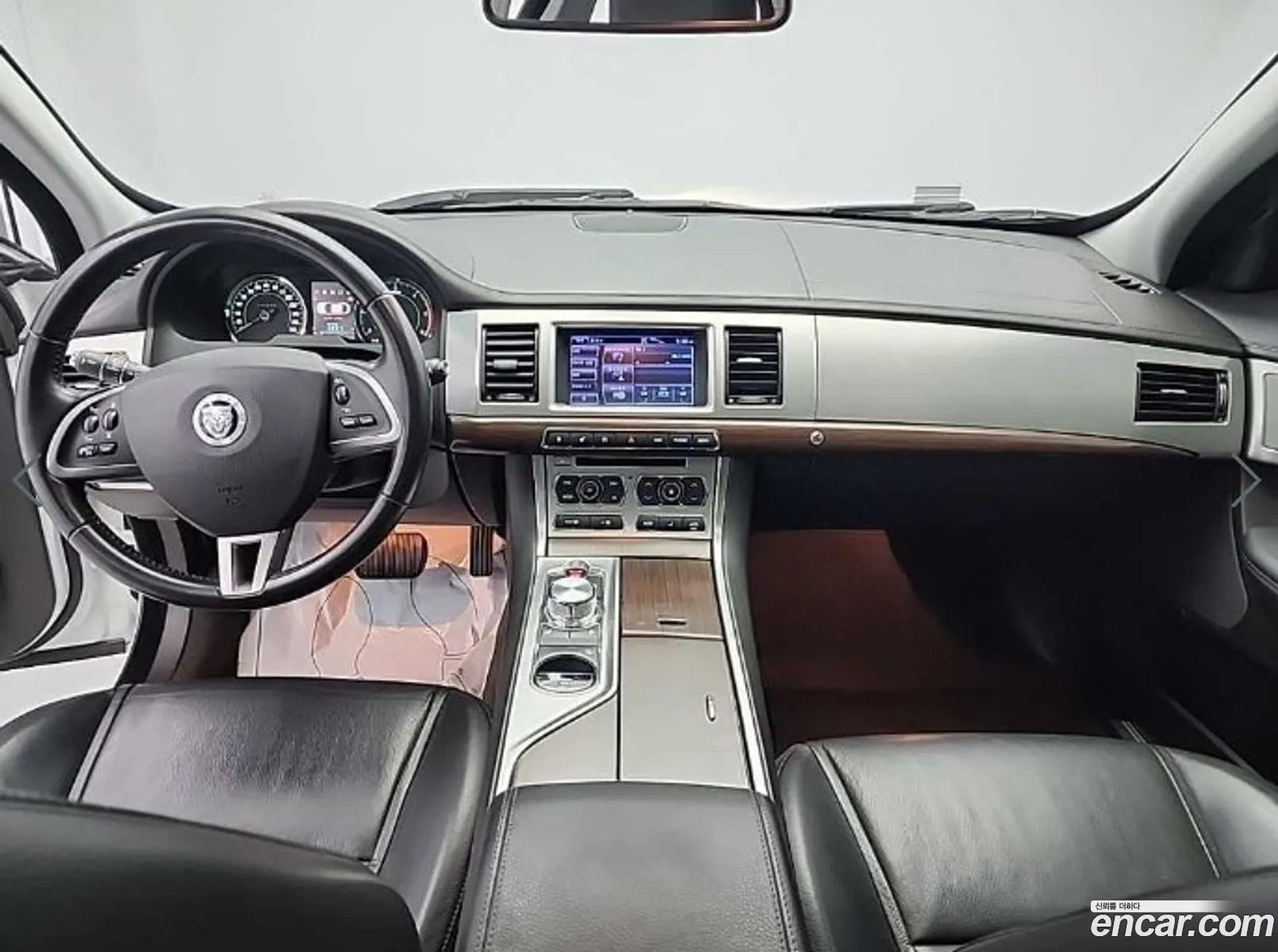 Jaguar XF 2012 — 2