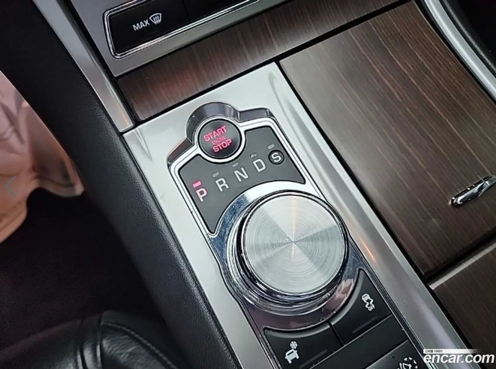 Jaguar XF 2012 — 17