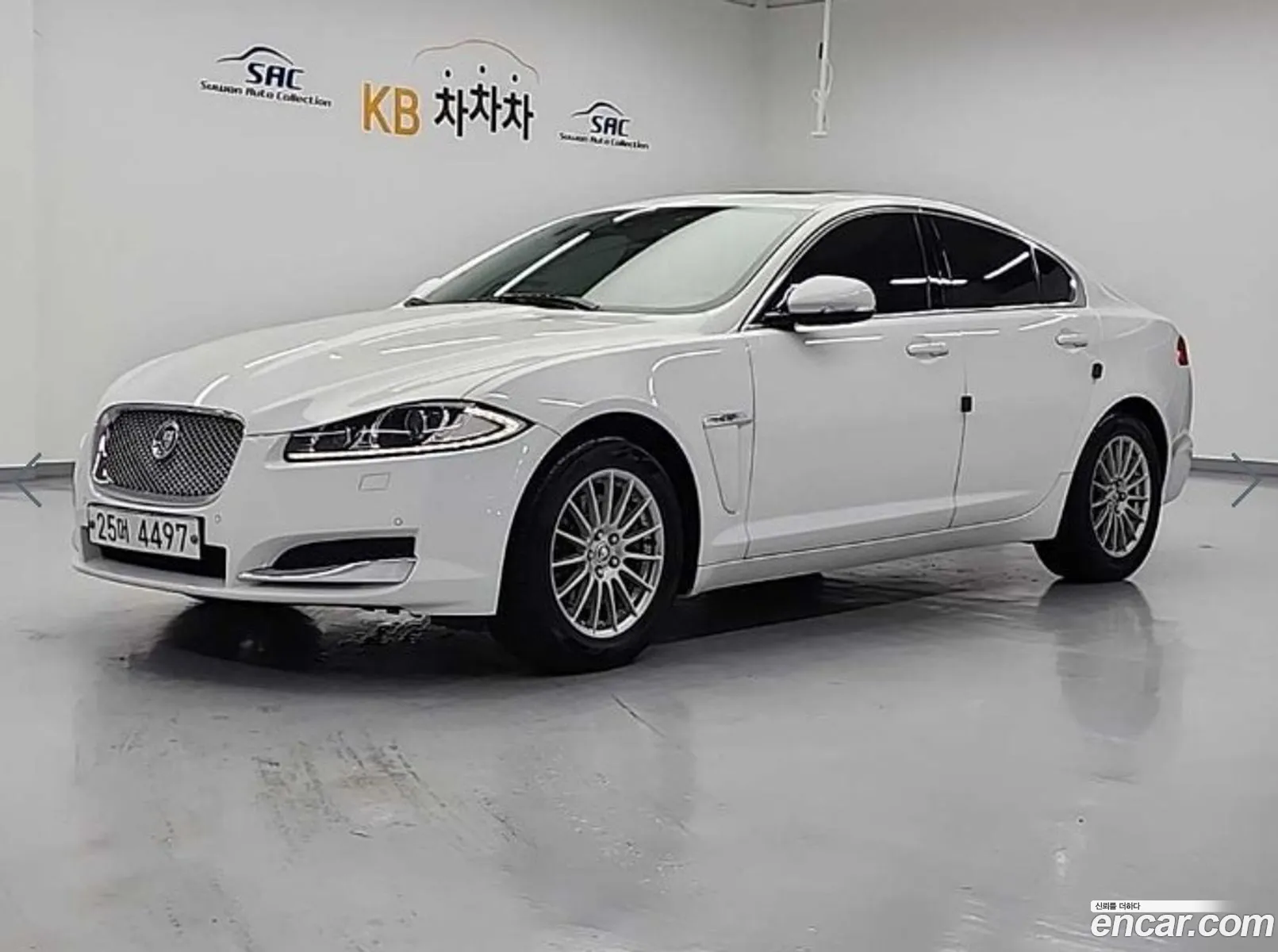 Jaguar XF 2012 — 18