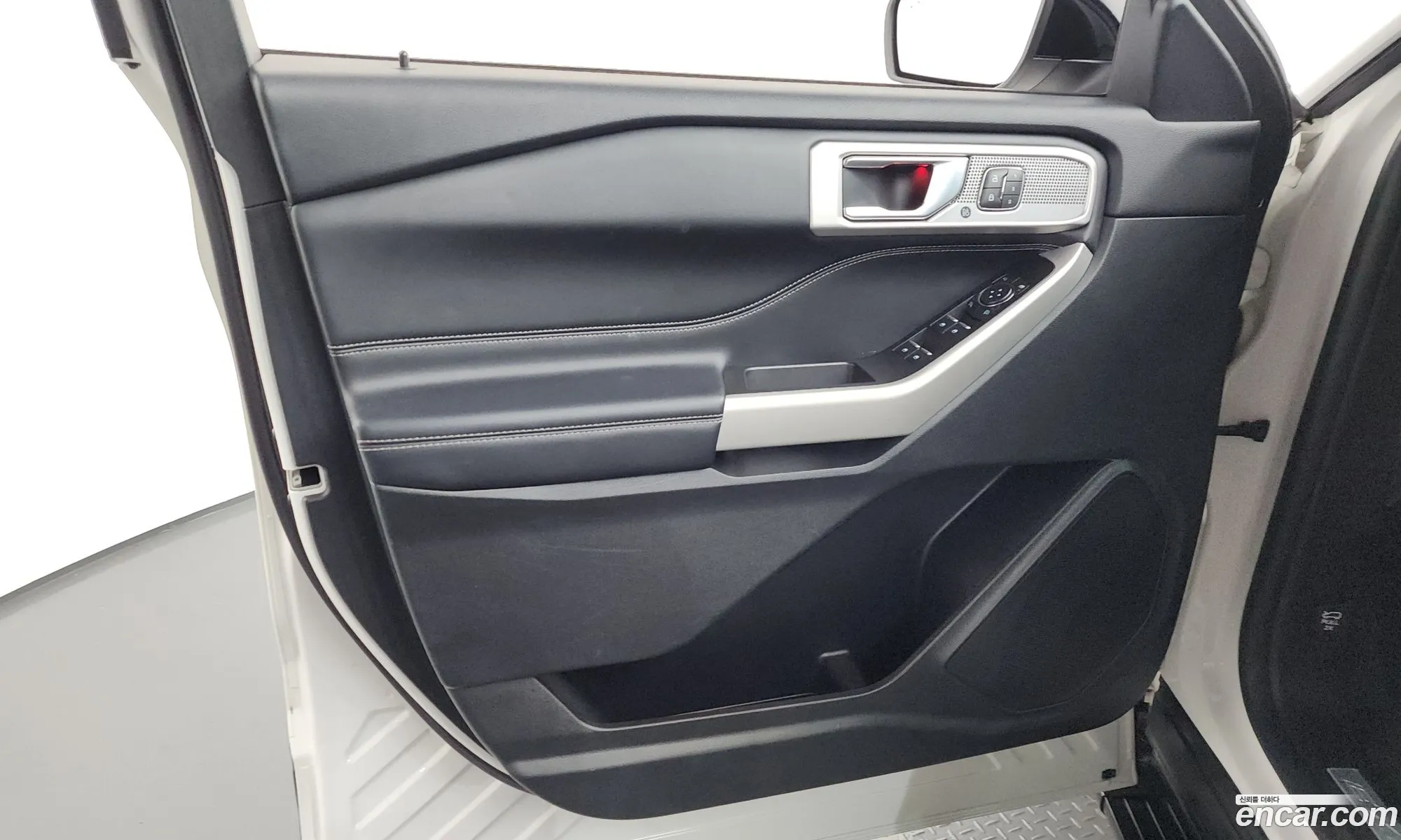 Ford Explorer 6th Gen 2021 1FM5K8FY1MNA19818 — 34