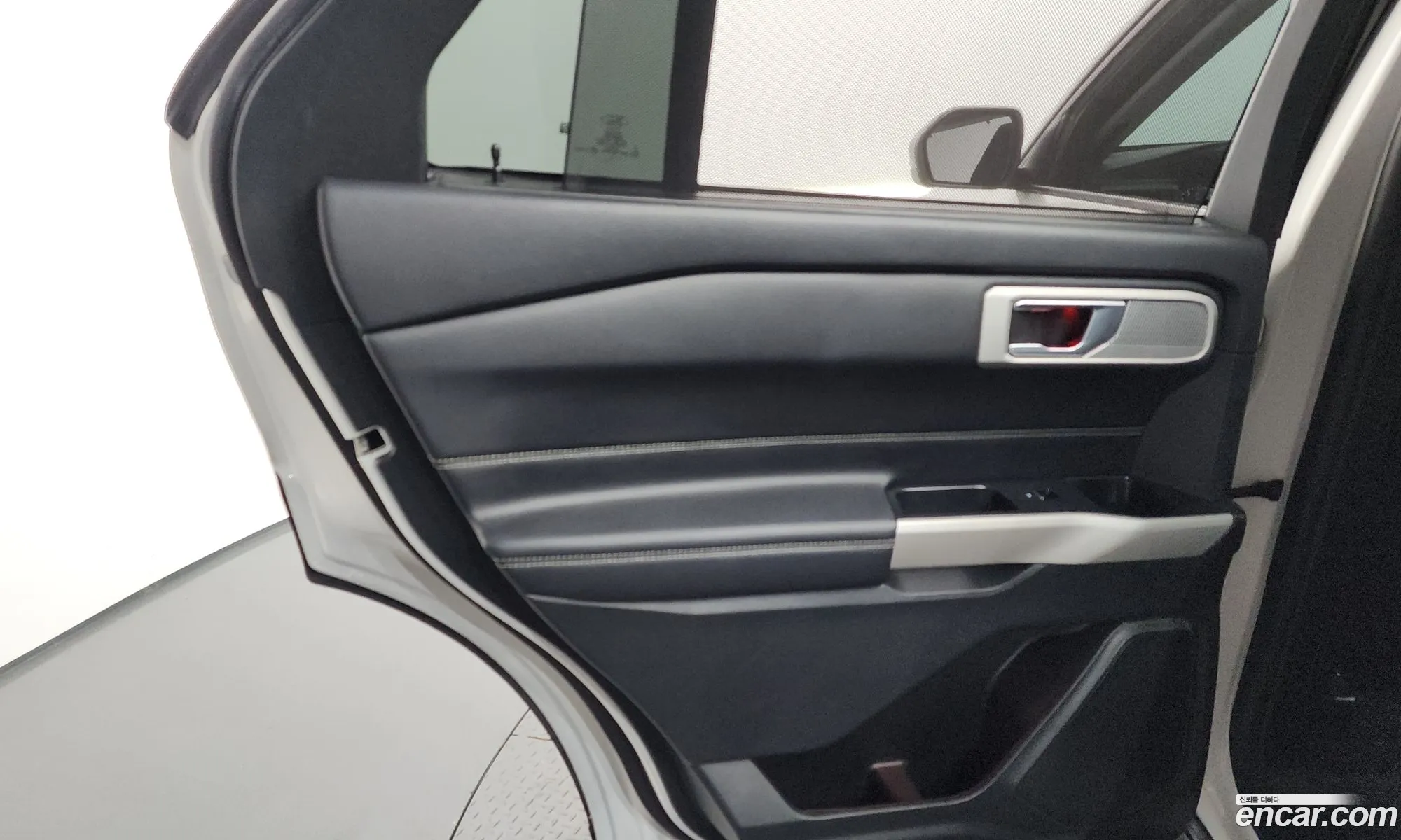 Ford Explorer 6th Gen 2021 1FM5K8FY1MNA19818 — 6